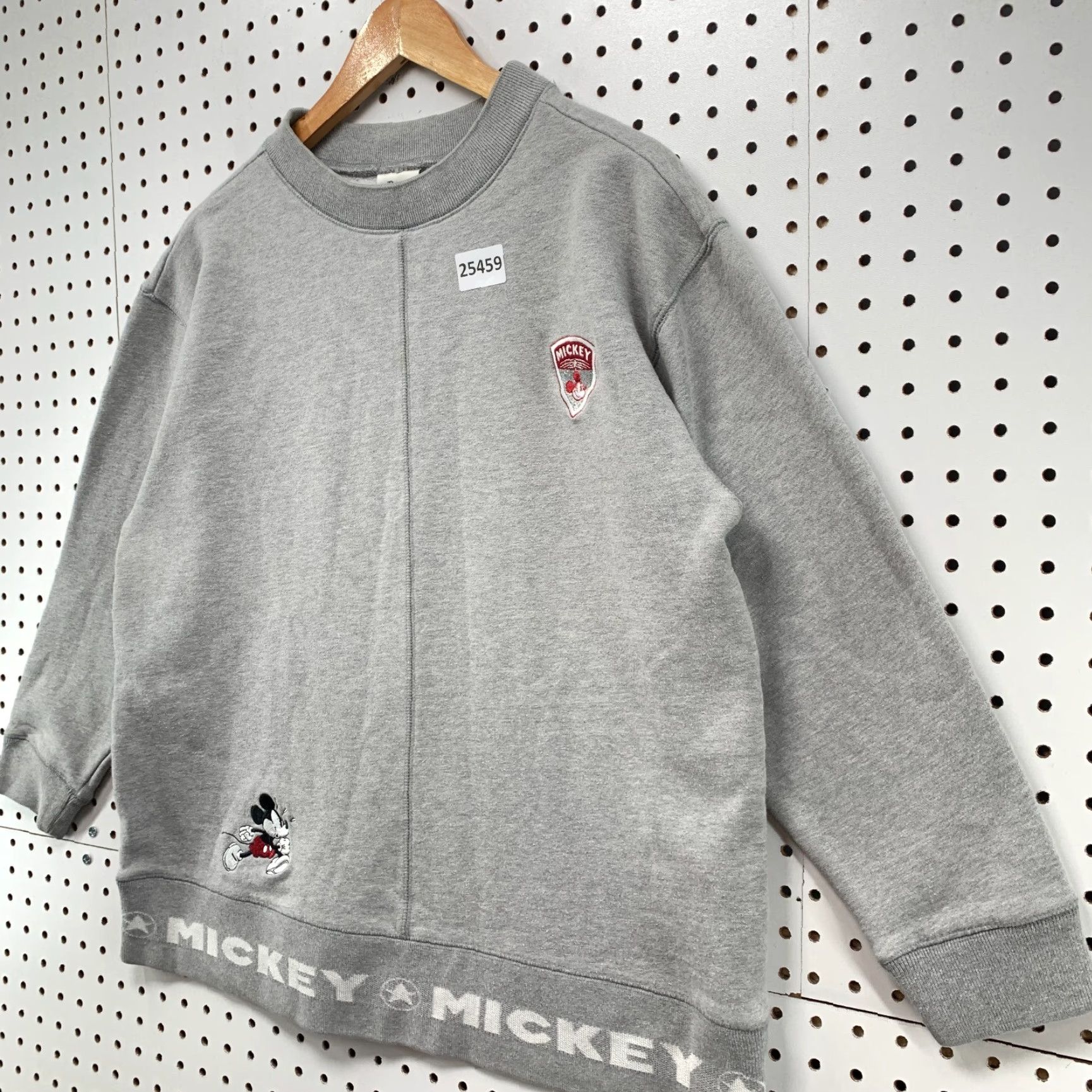 Disney VINTAGE Disney Mickey Mouse Crewneck Sweatshirt Gray Women Large 22.5x25.5 Disney Sweatshirt Women Large Gray Mickey Mouse Crewneck Vintage 22.5x25.5 Size L / US 10 / IT 46 - 7 Thumbnail