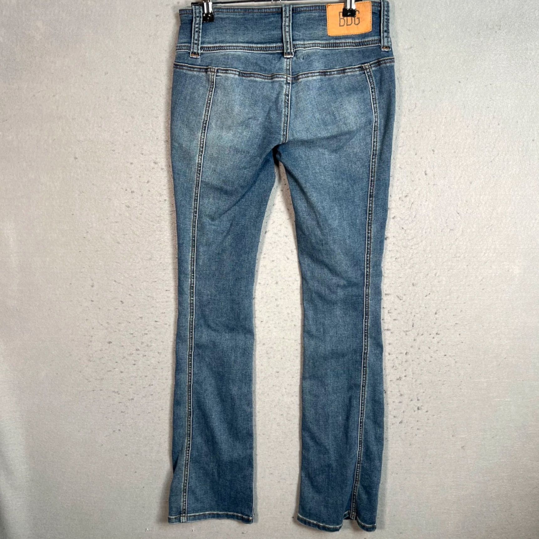 Bdg BDG Denim Jeans Women’s Bootcut Size 26 Blue Low Rise 6.5-8.5” 32" Inseam Button Closure Regular Rise Vintage/Pre-Owned Womens Jeans Size 26" / US 2 / IT 38 - 2 Thumbnail