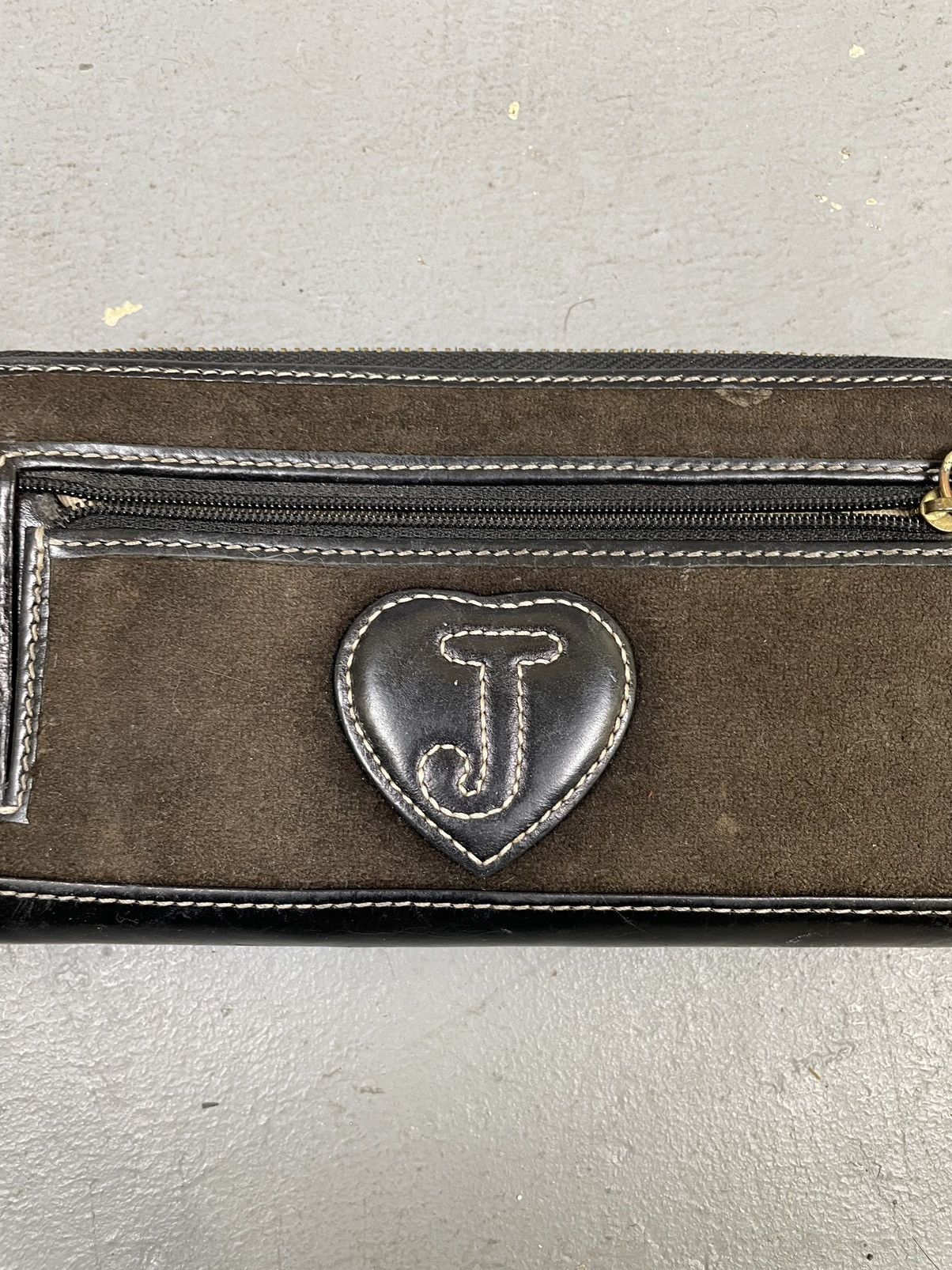 Juicy Couture Juicy Couture crest velour wallet billfold Size ONE SIZE - 3 Thumbnail