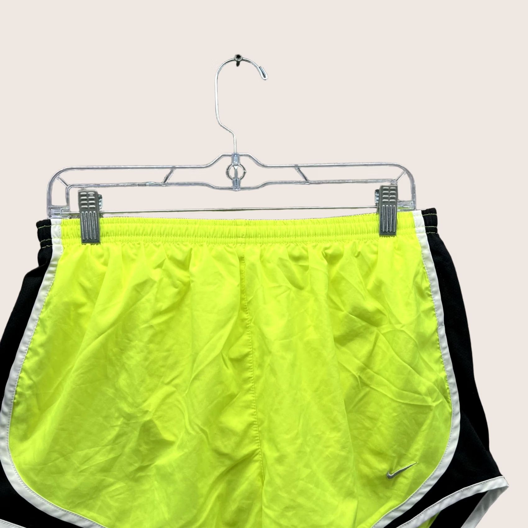 Nike Nike Shorts Women L Green Neon Athletic Dri-Fit Polyester - NIKE Trainer Activewear Size 36" / US 14 / IT 50 - 1 Thumbnail