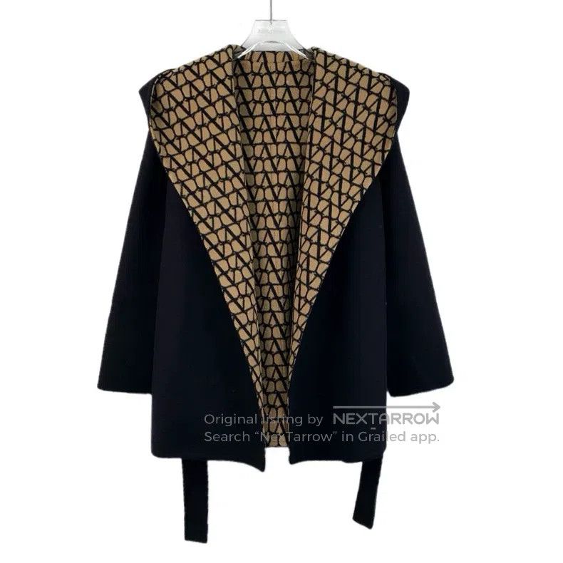 Valentino Valentino The logo is full of printed sheep wool reversibl Size M / US 6-8 / IT 42-44 - 5 Thumbnail