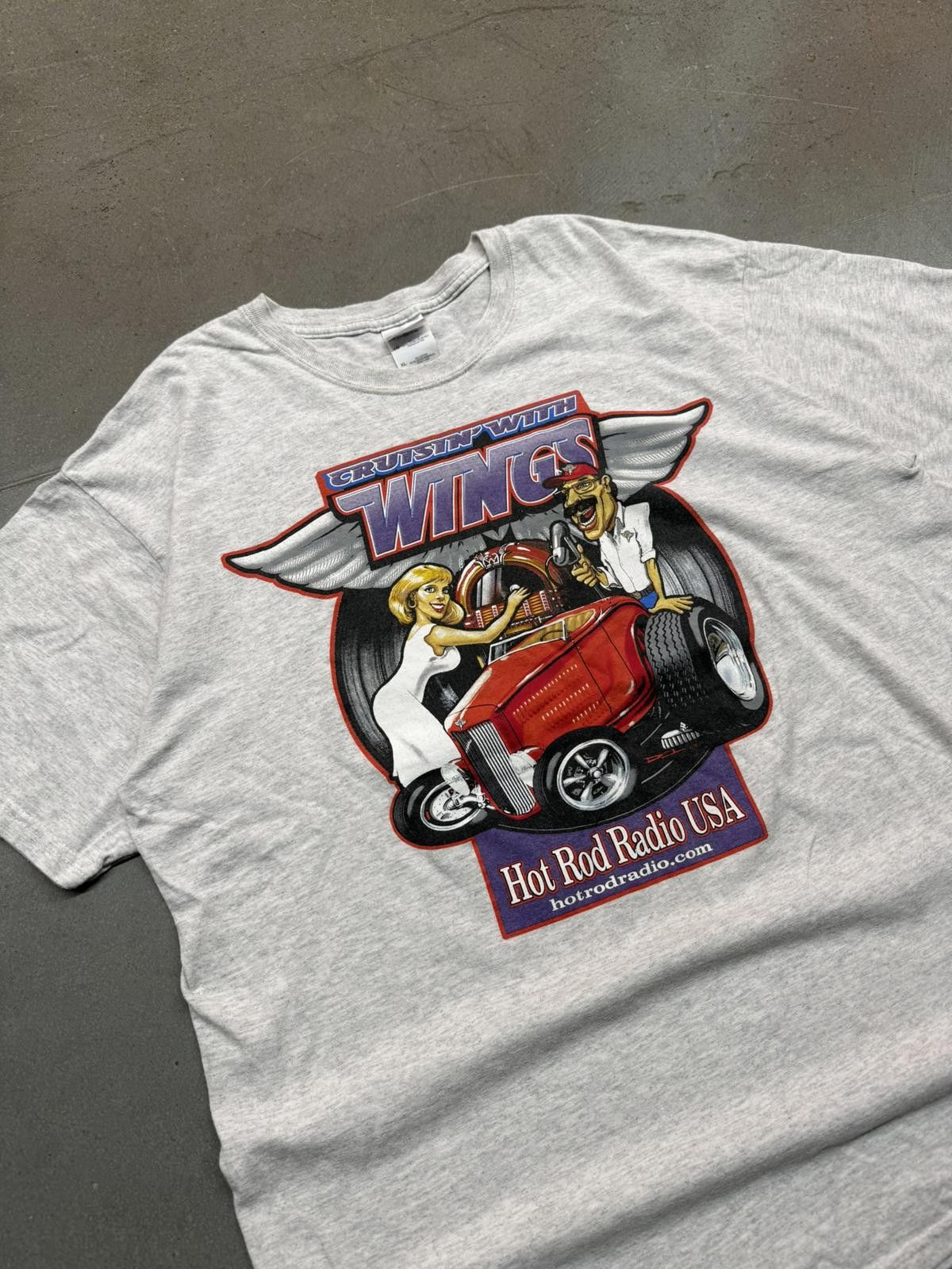 Gildan Y2K Hot Rod Radio USA "Cruisin With Wings" Graphic T-shirt Size US XL / EU 56 / 4 - 3 Thumbnail