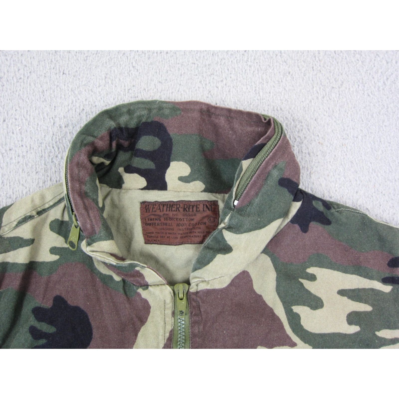 Vintage Weather-Rite Vintage Camouflage Vest Mens Large Green Camo Utility Hunting Outdoor Zip Full Zip Lightweight Lined 80s Mens Size US L / EU 52-54 / 3 - 4 Thumbnail