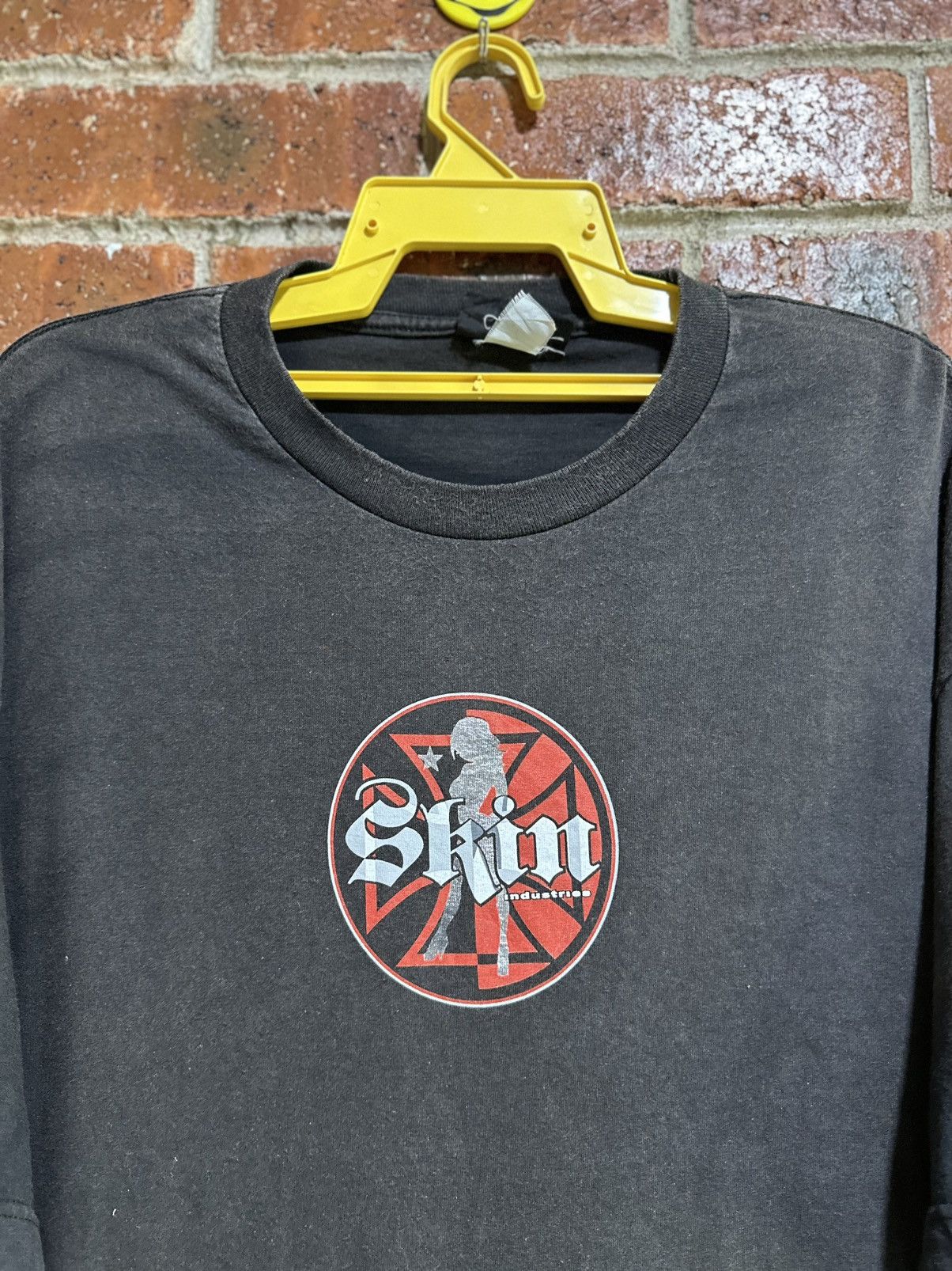Girl Skateboards Thrashed Vintage Skim Industries Skateboard Sun Faded Tee Size US XL / EU 56 / 4 - 8 Thumbnail