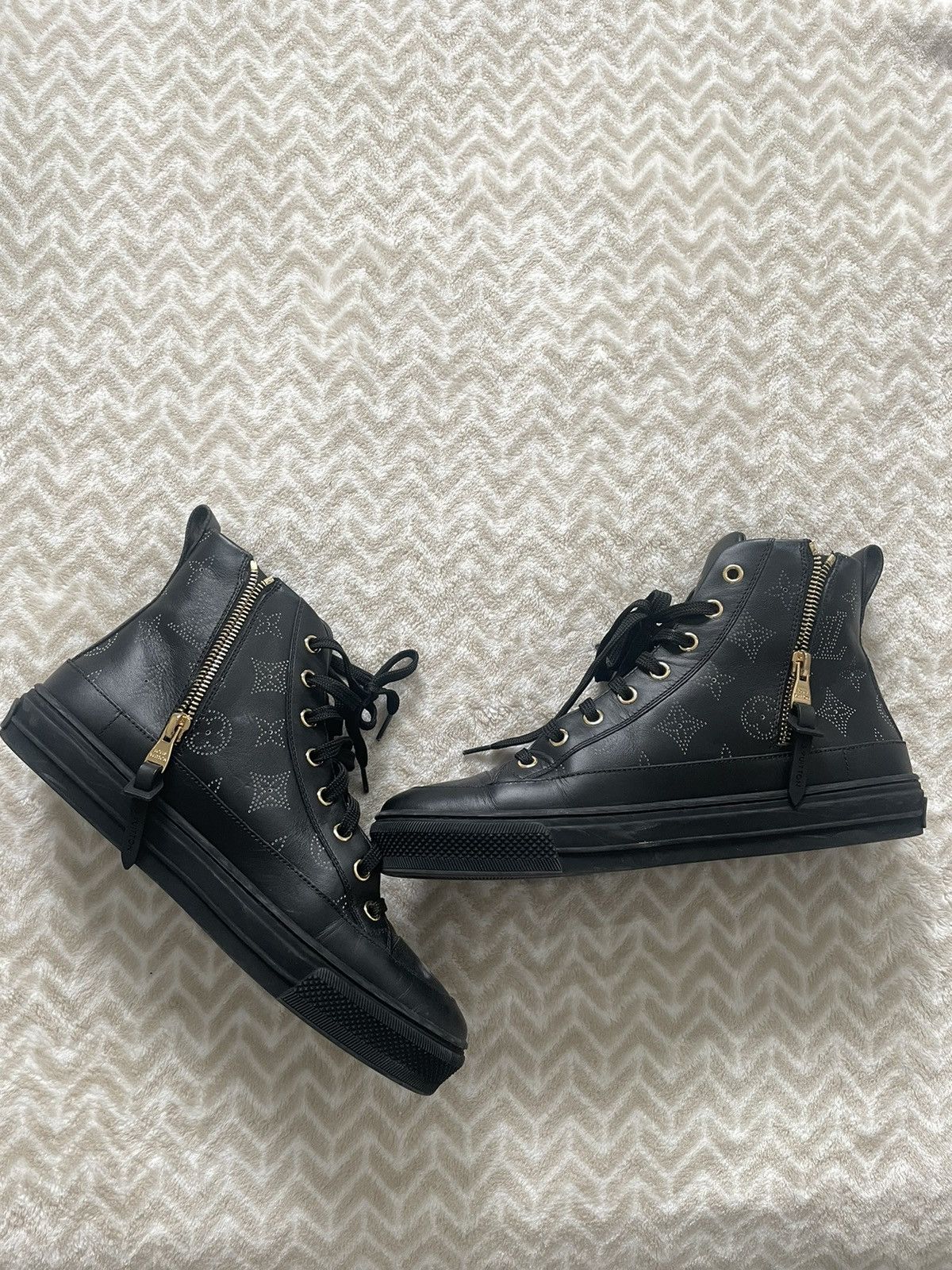 Louis Vuitton LV leather high top sneaker Size US 8.5 / IT 38.5 - 1 Thumbnail