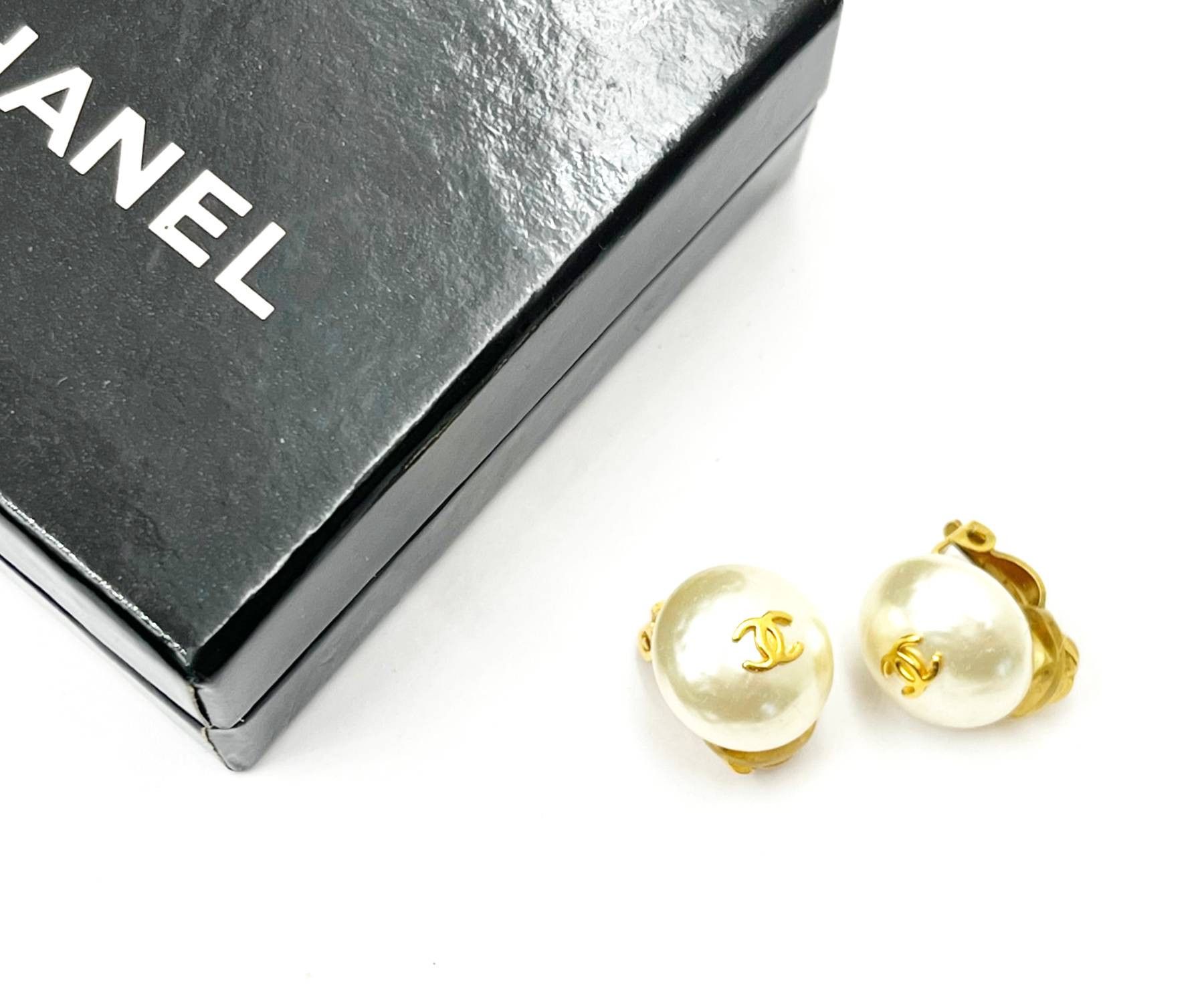 Chanel Chanel Classic Gold Plated CC Small Pearl Clip on Earrings Size ONE SIZE - 3 Thumbnail