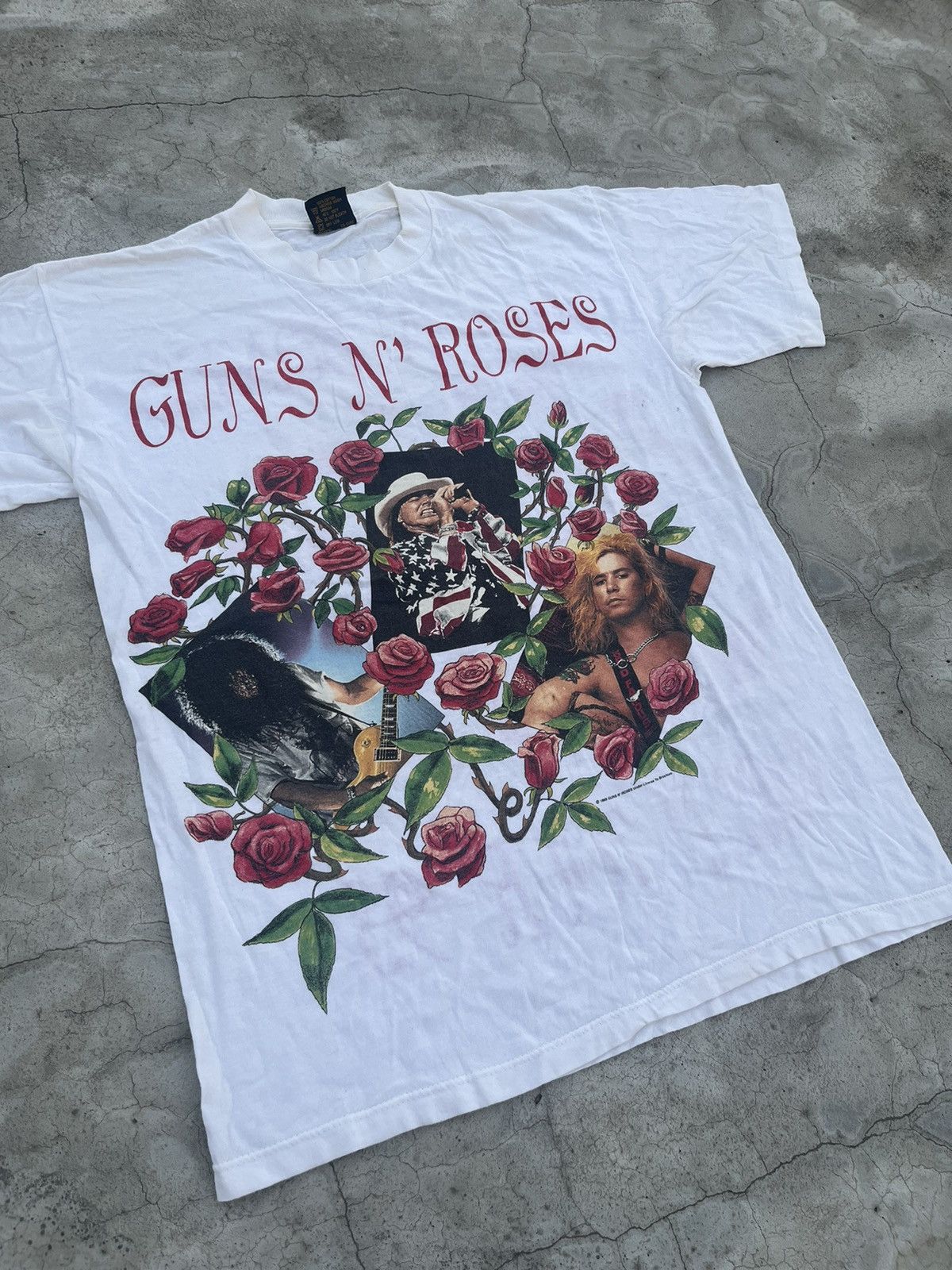 Band Tees × Brockum × Vintage Vintage Guns N Roses Tee Shirt 1993 World Tour Skin N Bones Size US L / EU 52-54 / 3 - 2 Thumbnail