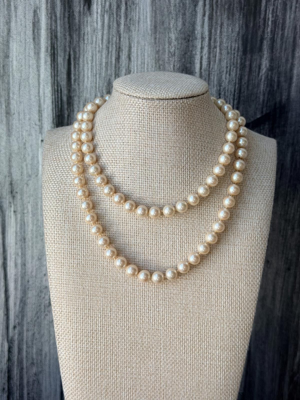 Marvel Comics Vintage Marvella Faux Pearl Necklace (Mid-Century / 70s–80s) Size ONE SIZE - 6 Thumbnail