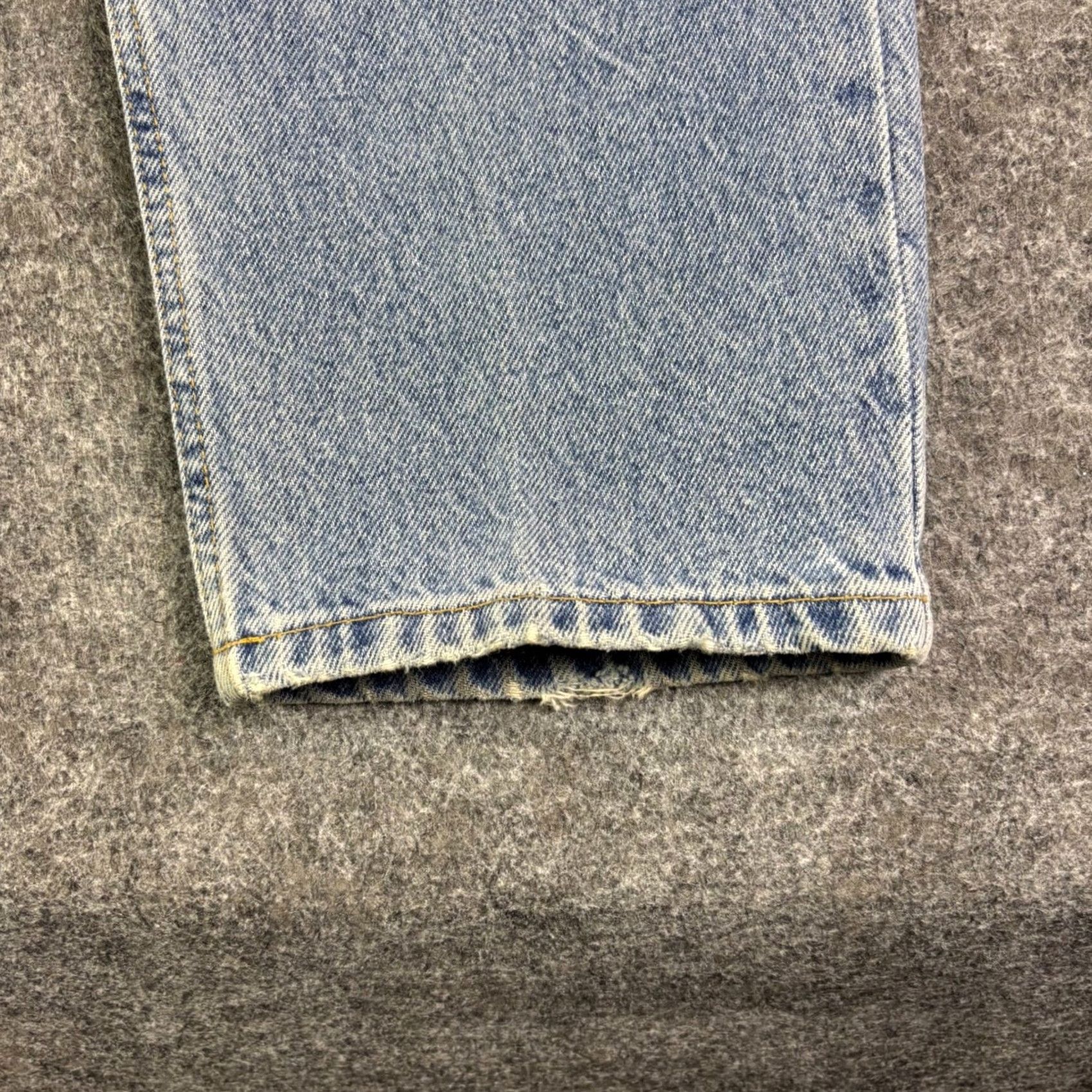 Tommy Hilfiger VINTAGE Tommy Hilfiger Jeans Light Wash Straight Leg Denim Mens 34x29 Slim? Regular? (adjusted) Size US 34 / EU 50 - 8 Thumbnail