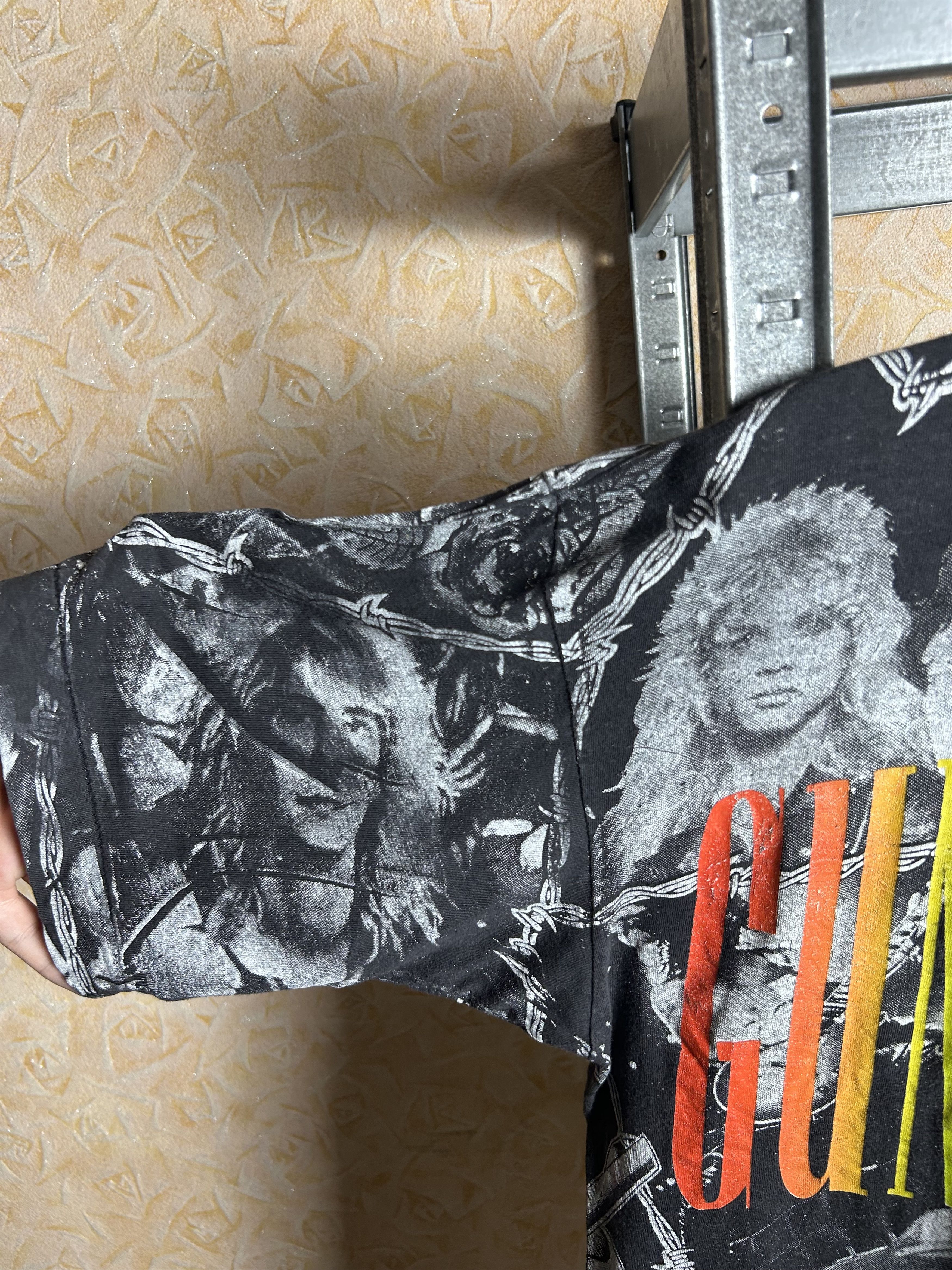Band Tees Vintage 90s Guns n Roses All Over Print Rock Band T-shirt Size US L / EU 52-54 / 3 - 7 Thumbnail