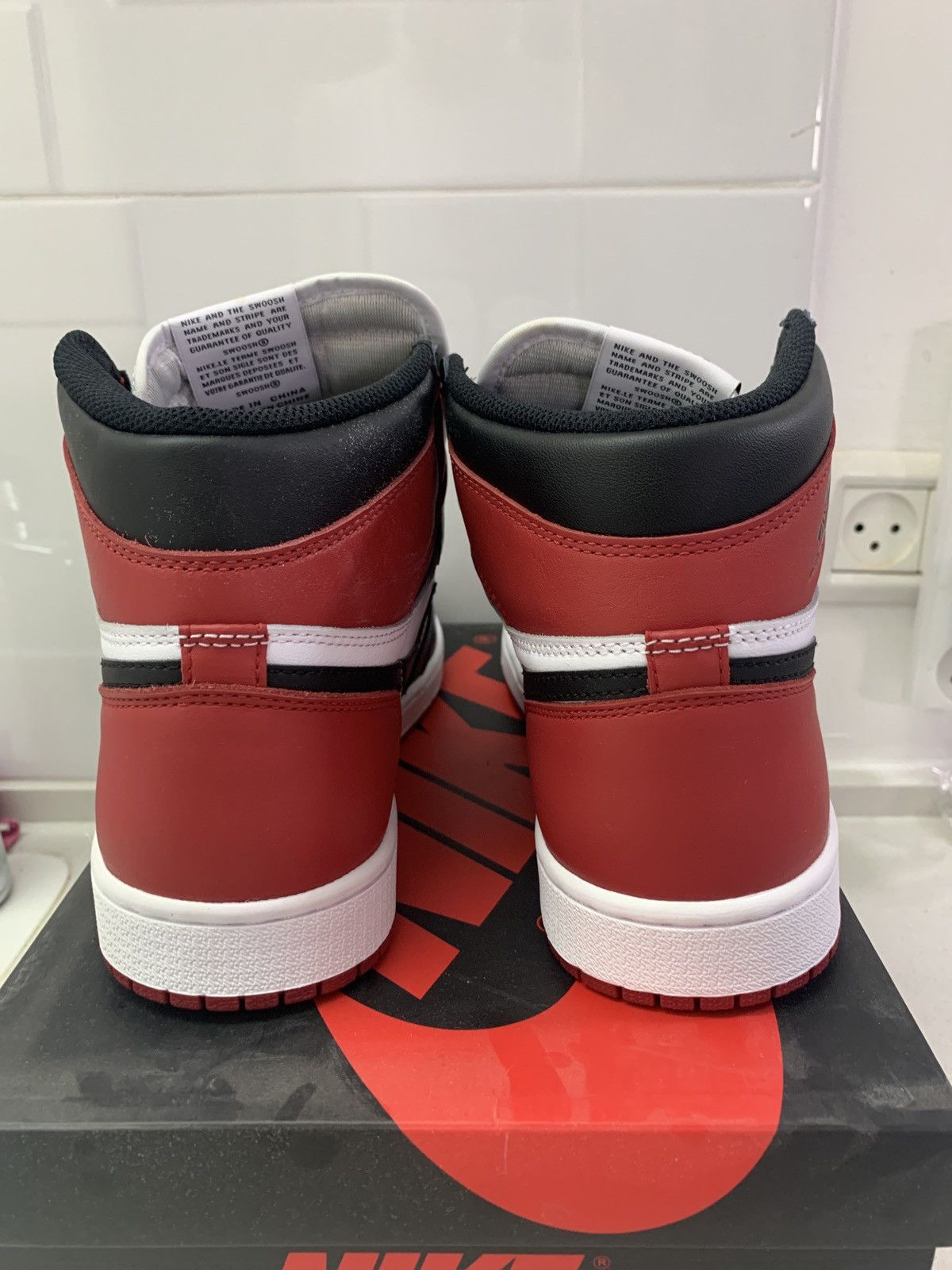 Jordan Brand Jordan 1 Retro Black Toe (2016) Size US 9 / EU 42 - 3 Thumbnail