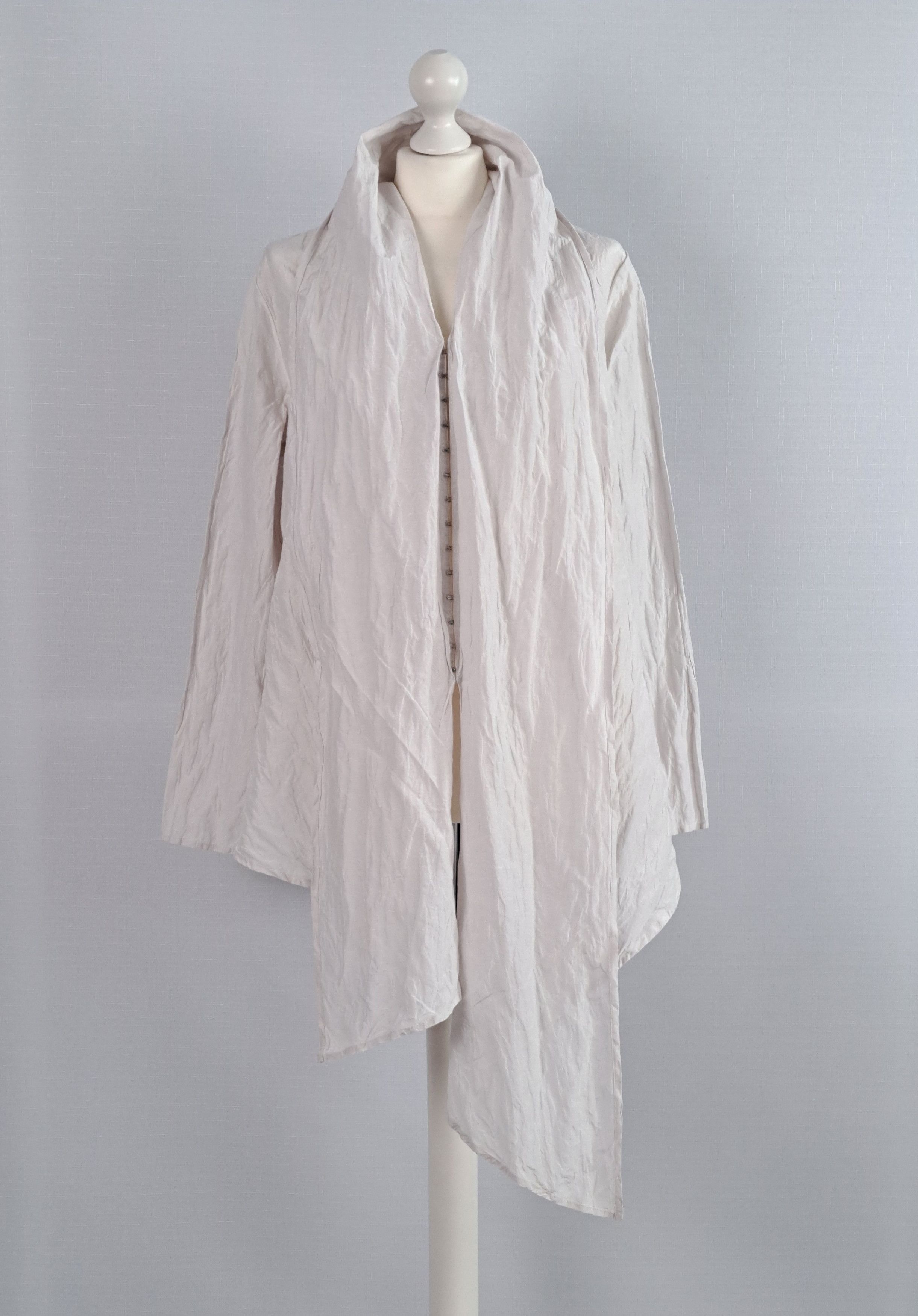 Annette Gortz Annette Gortz chic avant-garde asymmetric shirt. Size 36 Size S / US 4 / IT 40 - 2 Thumbnail
