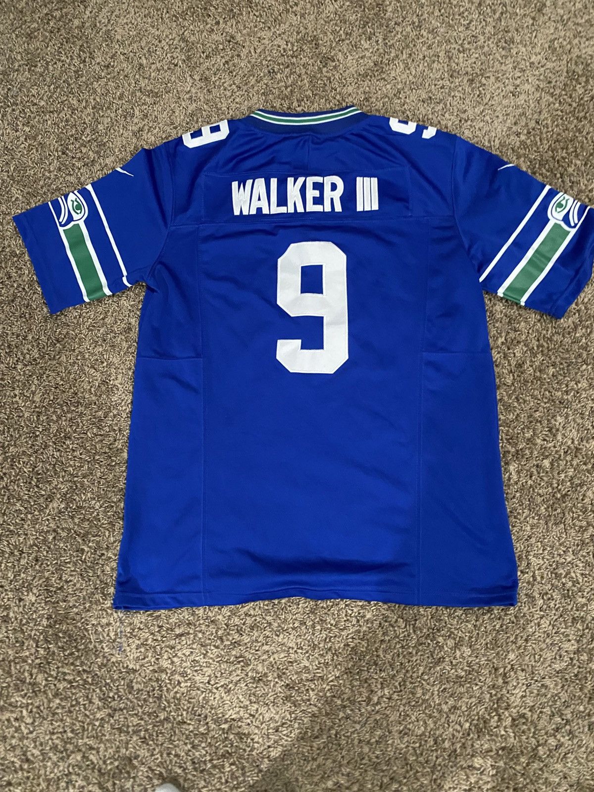 Nike Kennth Walker lll throwback Jersey Size US S / EU 44-46 / 1 - 1 Thumbnail
