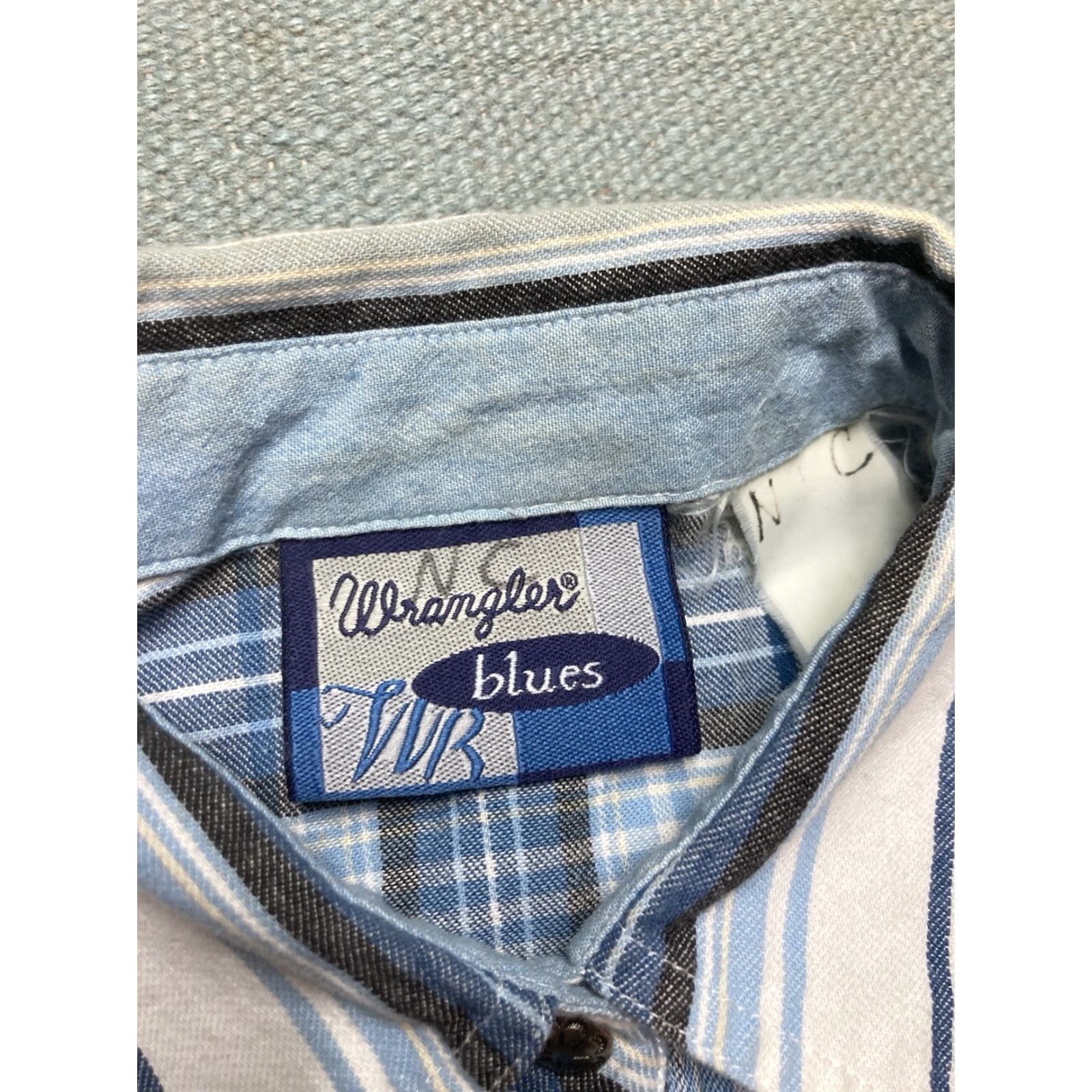 Wrangler VINTAGE Wrangler Button-Up Shirt Long Sleeve Western Plaid Blue Women’s XL Shirt Womens XL Blue Plaid Western Button-Up Size XL / US 12-14 / IT 48-50 - 5 Thumbnail