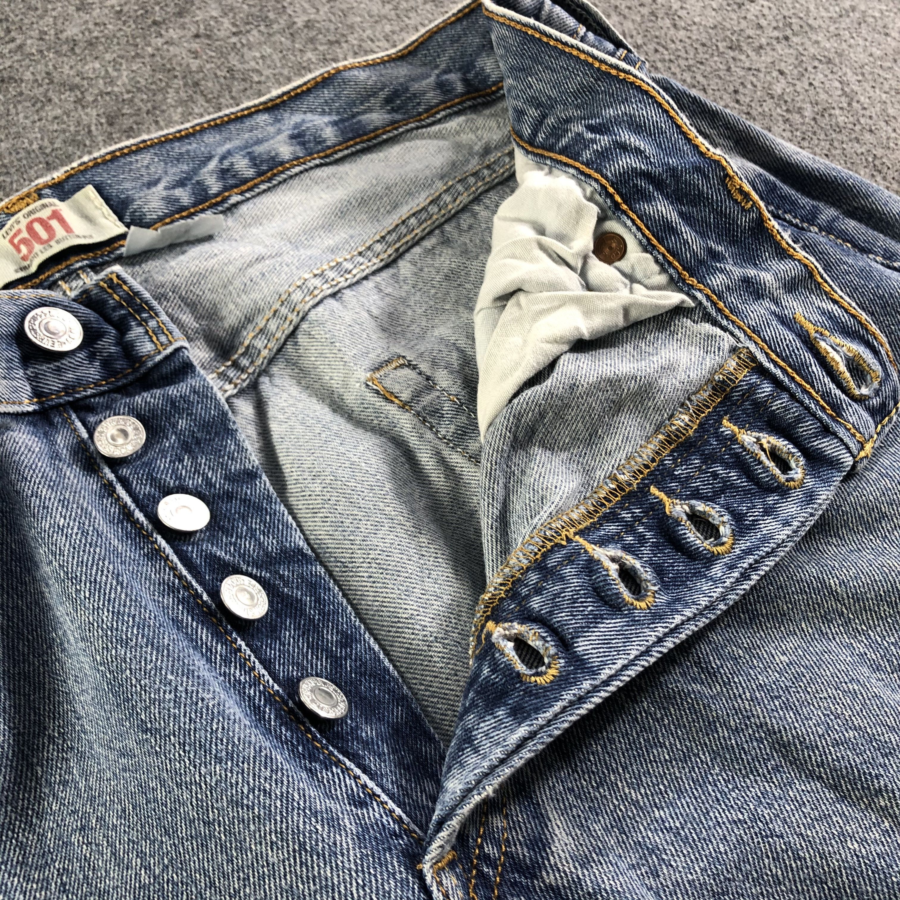 Levi's Vintage Blue Wash Levis 501 Jeans-J3070 Size US 35 - 8 Thumbnail