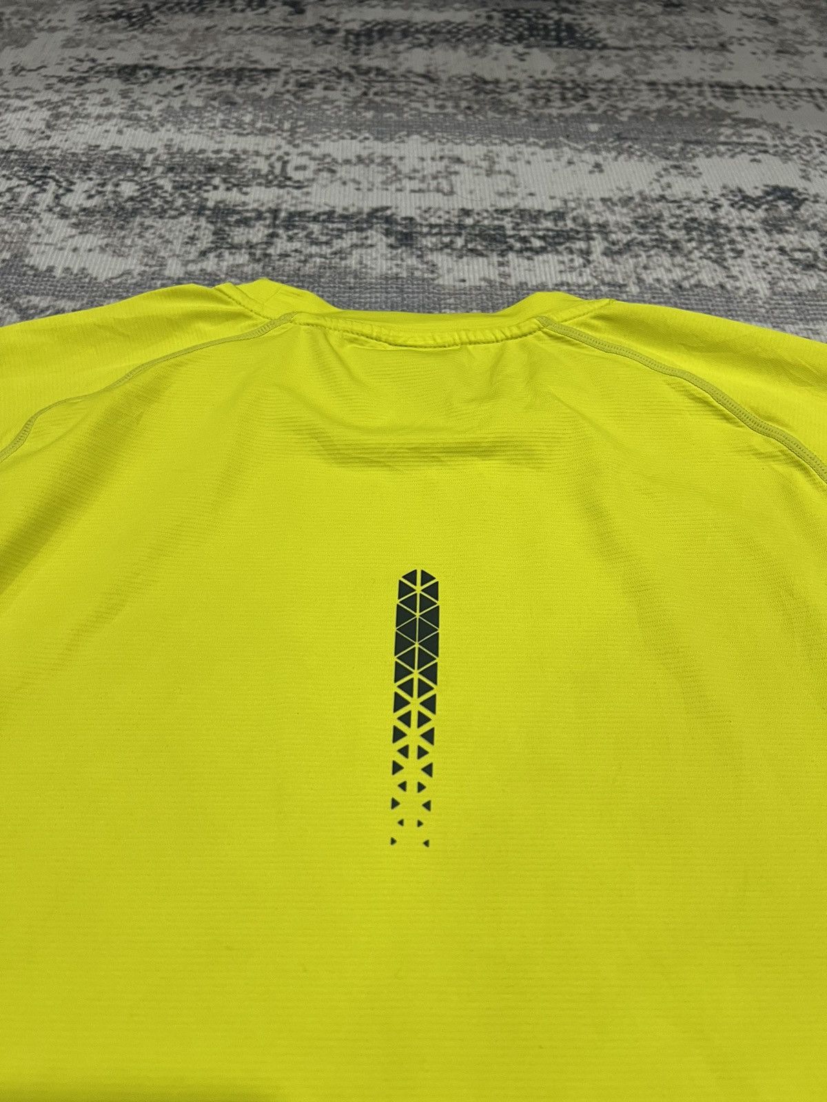 Vintage Oakley Yellow Sport T-Shirt Size US XL / EU 56 / 4 - 14 Thumbnail