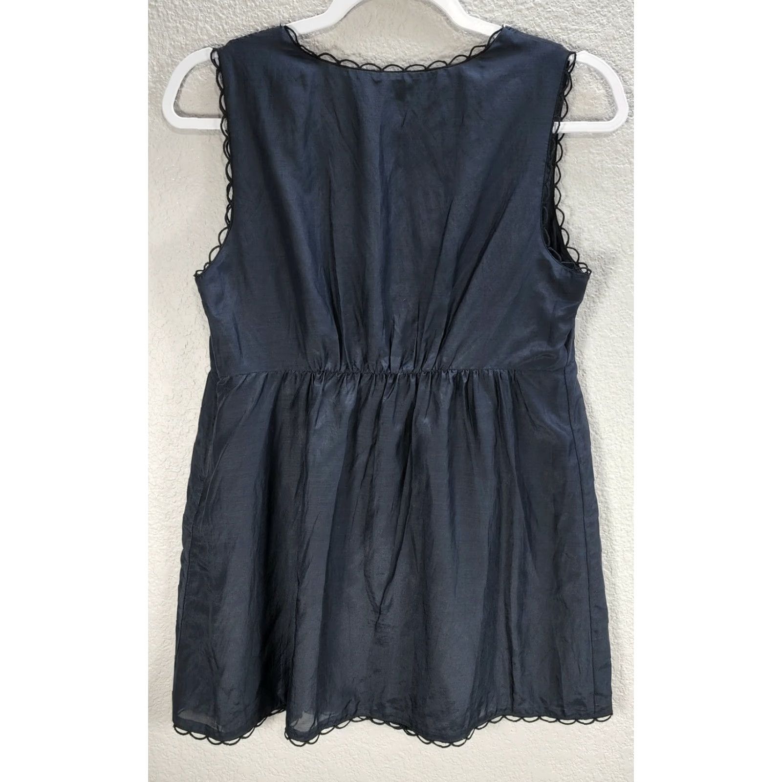 Banana Republic Banana Republic Dark Blue Floral Embroidered Sleeveless Top Shirt Relaxed Sz 6 Womens Tank V-Neck Embroidered Cotton Silk 90s? Size M / US 6-8 / IT 42-44 - 5 Thumbnail