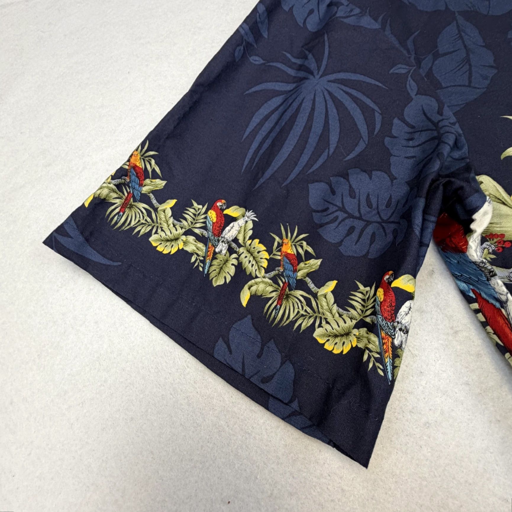 Vintage Winnie Fashion Shirt Mens 2XL Blue Parrot Hawaiian Short Sleeve Button-Up Graphic Print Size US XXL / EU 58 / 5 - 3 Thumbnail