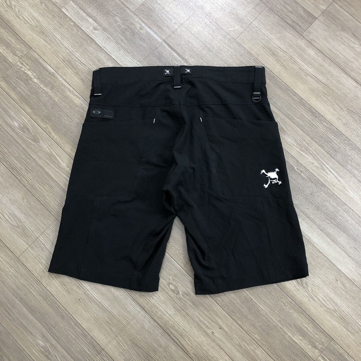 Oakley 2000s Oakley Golf Skull Cool Stretch Multipocket Shorts Size US 32 / EU 48 - 3 Thumbnail