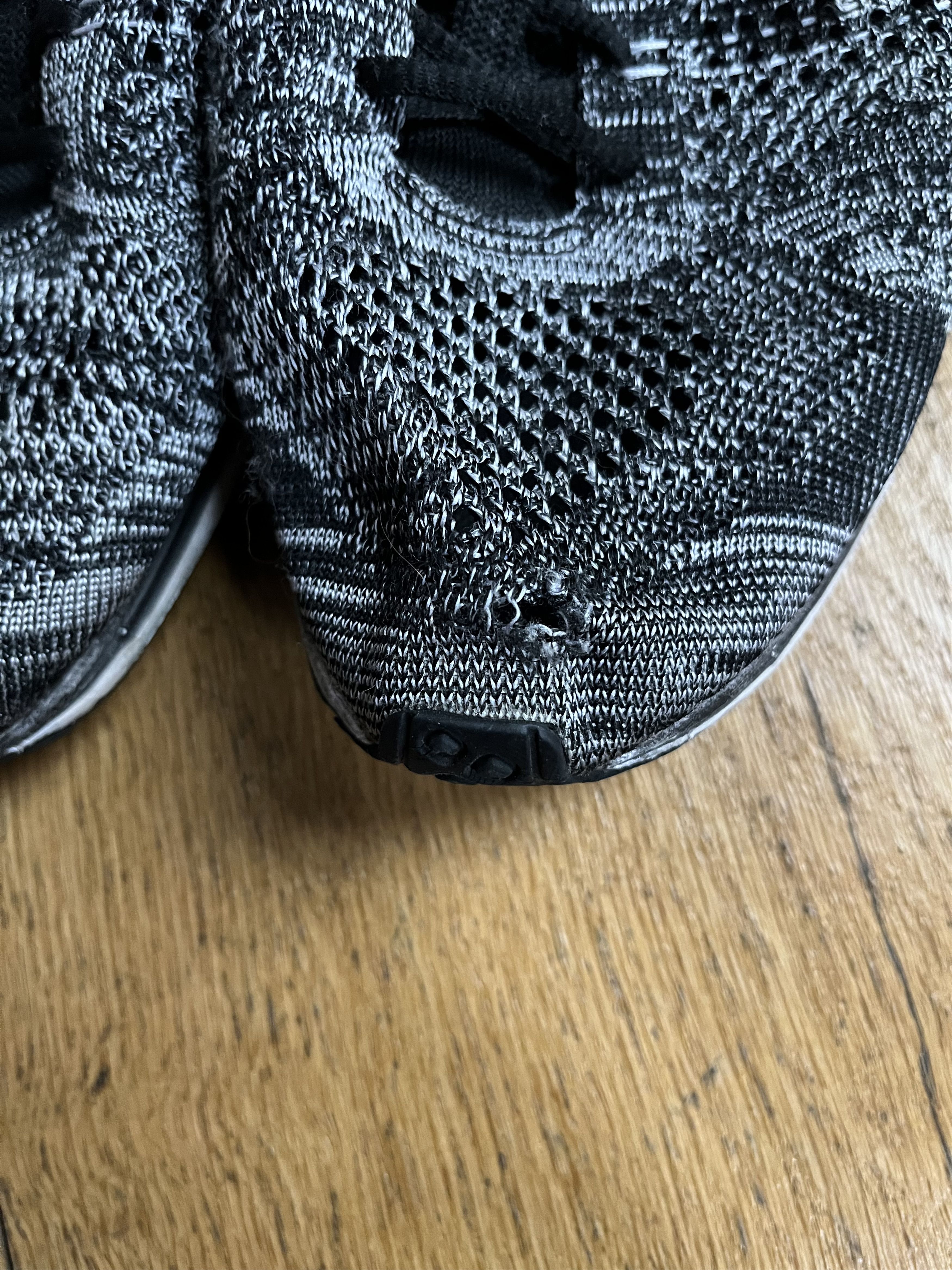 Nike Flyknit Racer Oreo 2.0 Size US 9.5 / EU 42-43 - 2 Thumbnail