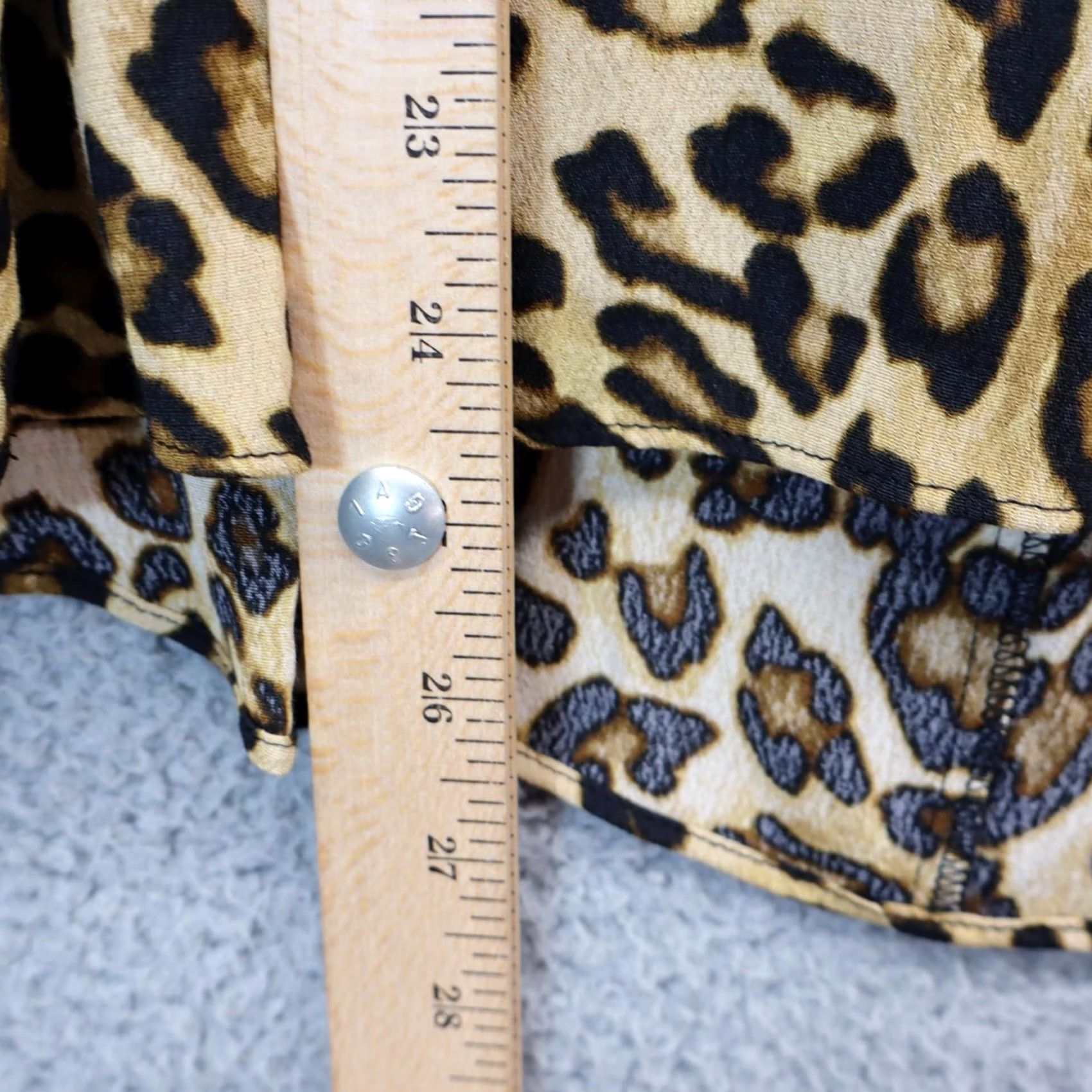 Forever 21 FOREVER 21 Blouse Shirt Womens NWT sz 8 Long Sleeve Gray Polyester Animal Print Sheer Collared Pullover Casual Fall Size M / US 6-8 / IT 42-44 - 4 Thumbnail