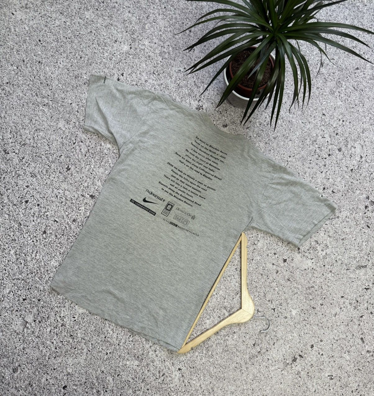 Nike × Vintage Vintage 2001 Nike Gan On Marathon Race Running T-shirt Size US L / EU 52-54 / 3 - 2 Thumbnail