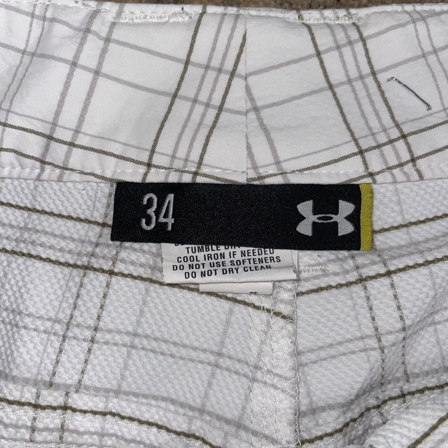 Under Armour Under Armour white plaid shorts Mens 34 Size US 34 / EU 50 - 2 Thumbnail