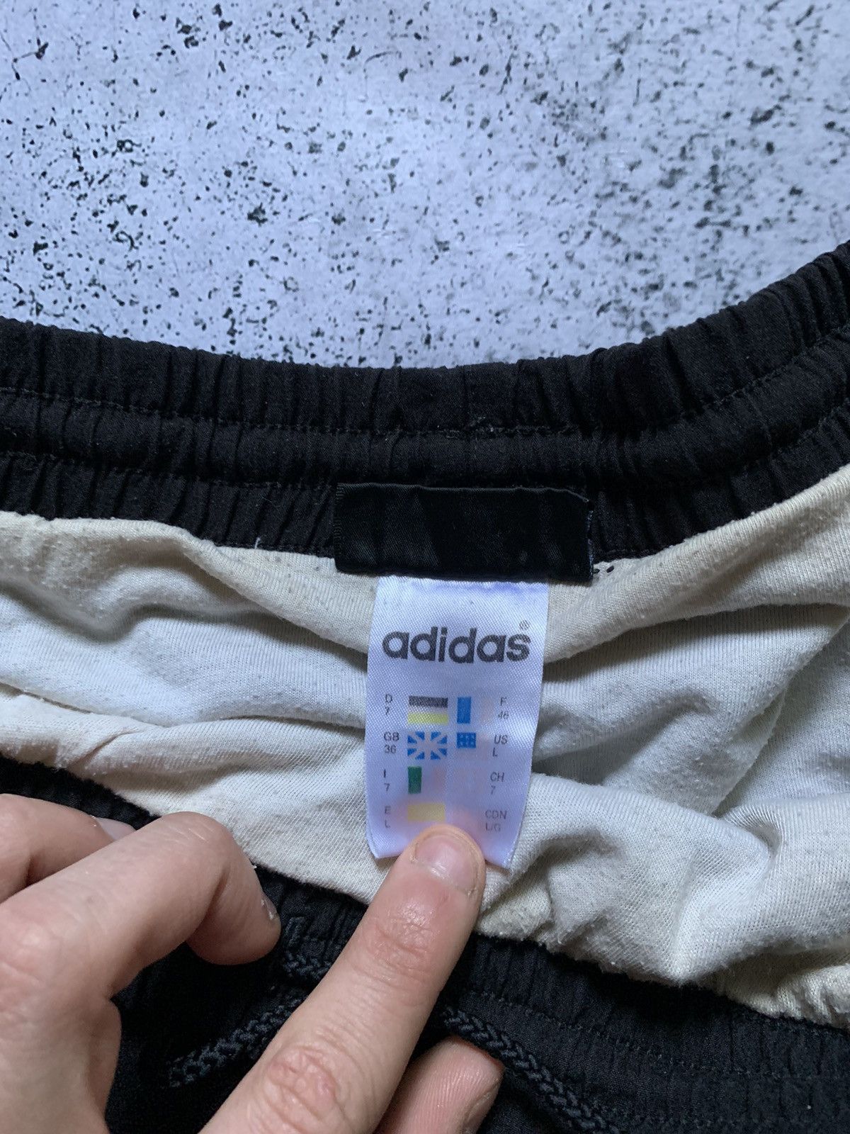 Other Vintage Adidas Shorts Y2K Baggy Fit Swoosh USA Size US 34 / EU 50 - 7 Thumbnail
