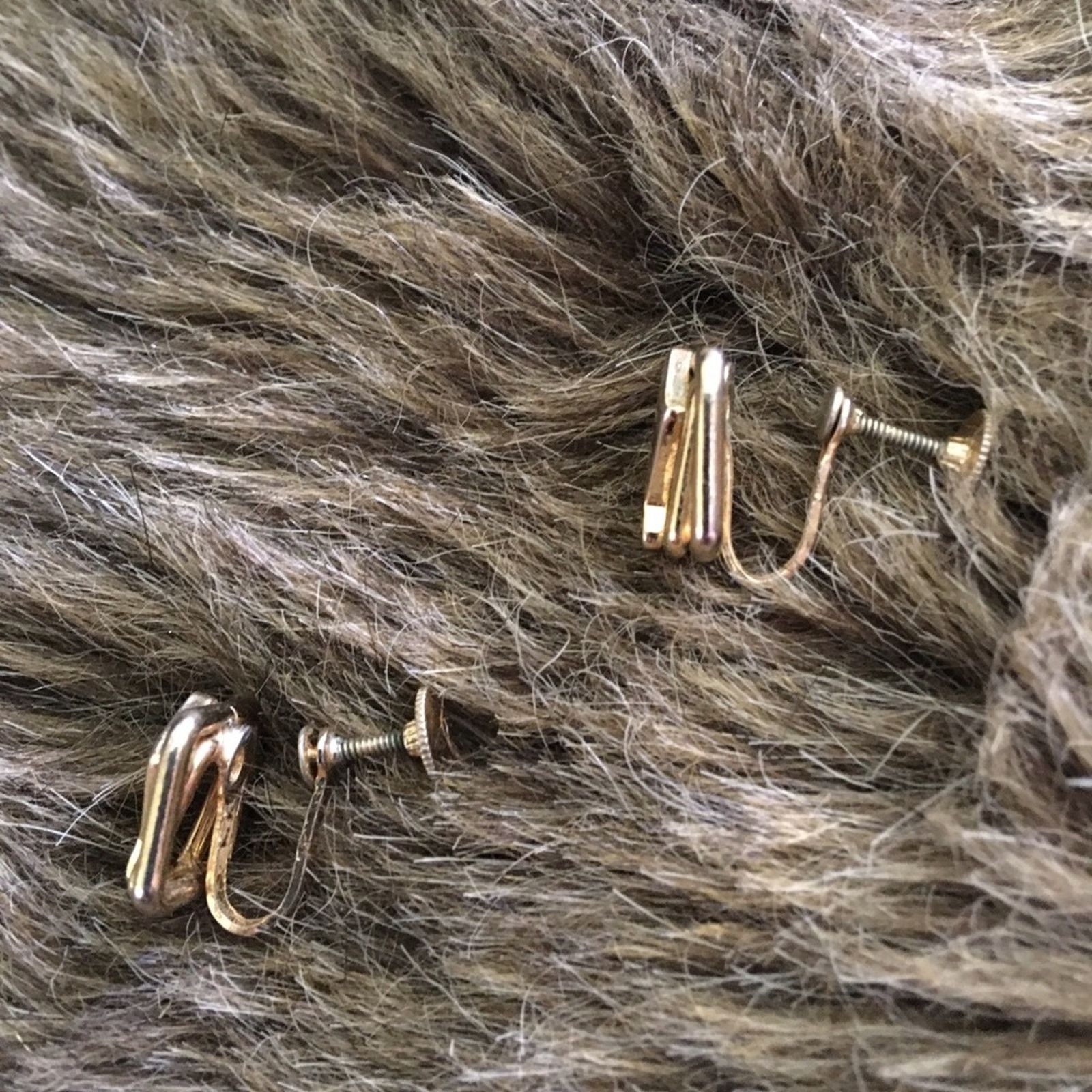 Vintage Vintage 50s gold tone screw back clip earrings Size ONE SIZE - 2 Thumbnail