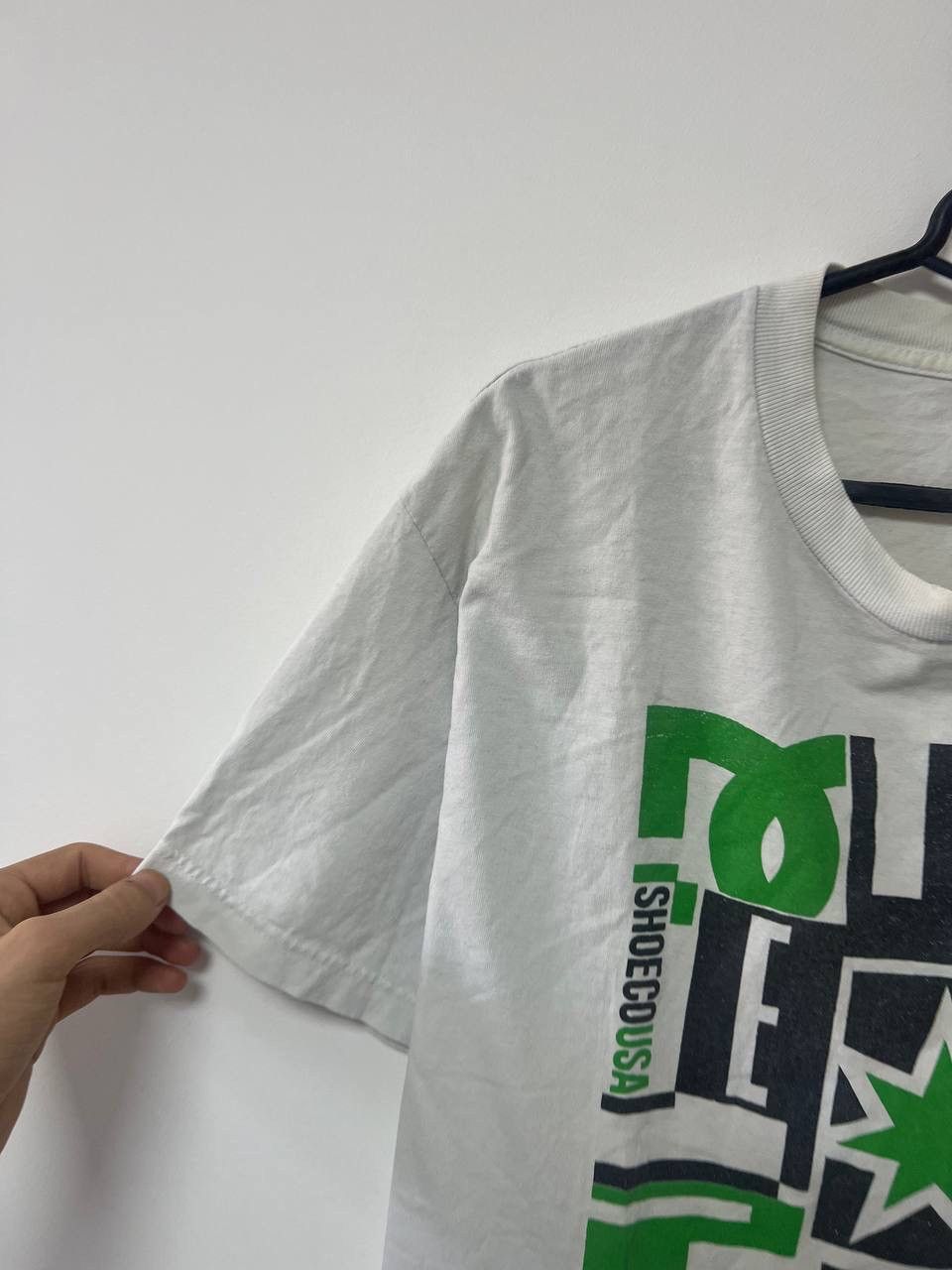 Other Vintage DC Shoes Usa T shirt Skate Sk8 Big logo Rare Hype L Size US L / EU 52-54 / 3 - 4 Thumbnail