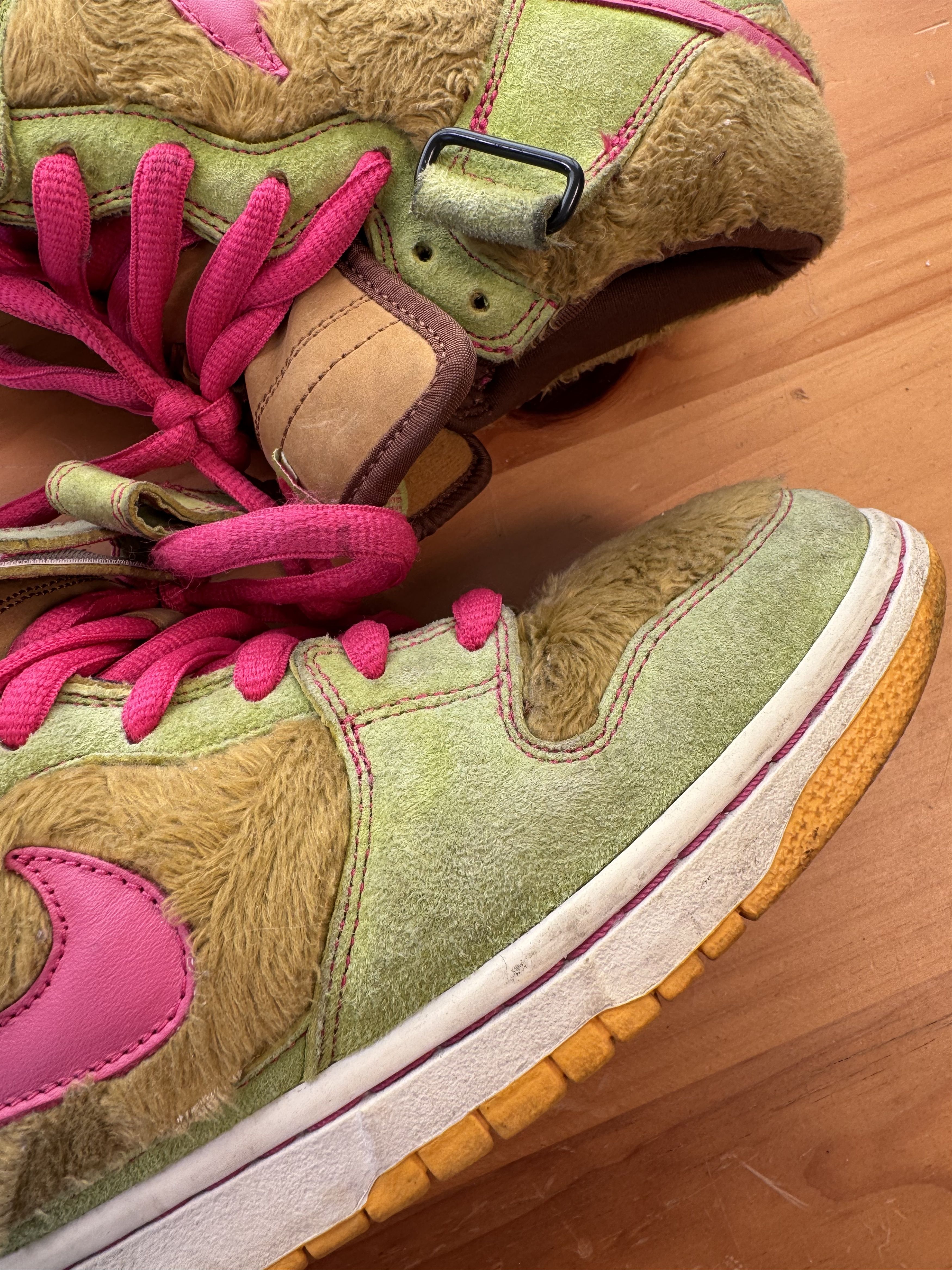 Nike (2006) Nike SB Dunk High The Three Bears ‘Mama Bear’ Size US 10 / EU 43 - 3 Thumbnail