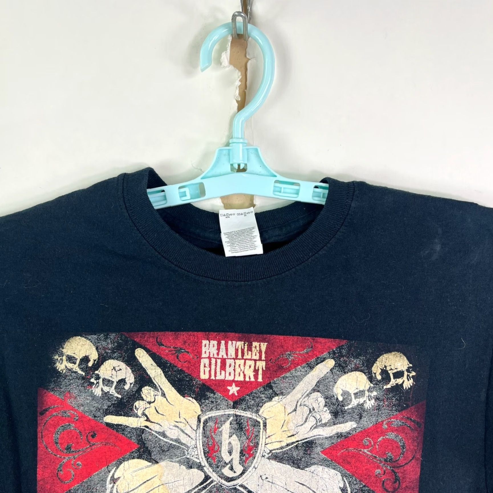 Gildan VINTAGE Brantley Gilbert 2017 The Devil Don't Sleep Mens Size S Black Shirt Size US S / EU 44-46 / 1 - 2 Thumbnail