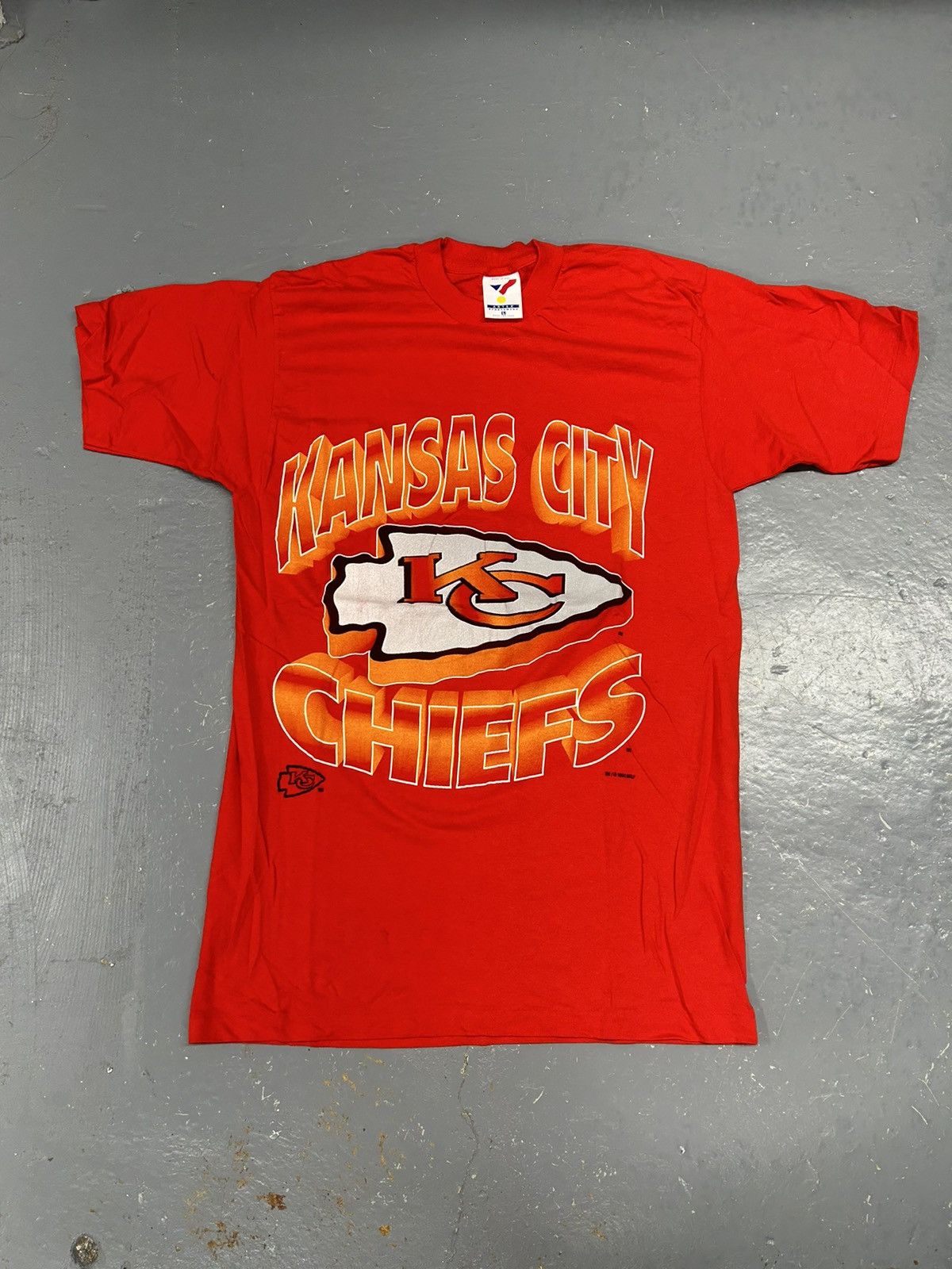 NFL × Vintage Crazy Vintage 90s Essenital Kansas City Chiefs Tee Shirt NFL Size US L / EU 52-54 / 3 - 1 Thumbnail