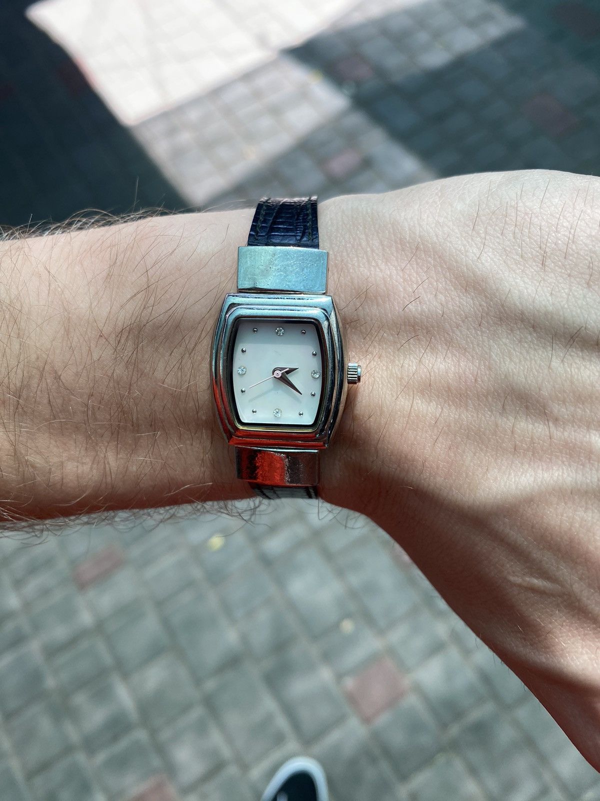 Japanese Brand Stylish Silver Watch - Leather Strap Elegance Size ONE SIZE - 2 Thumbnail