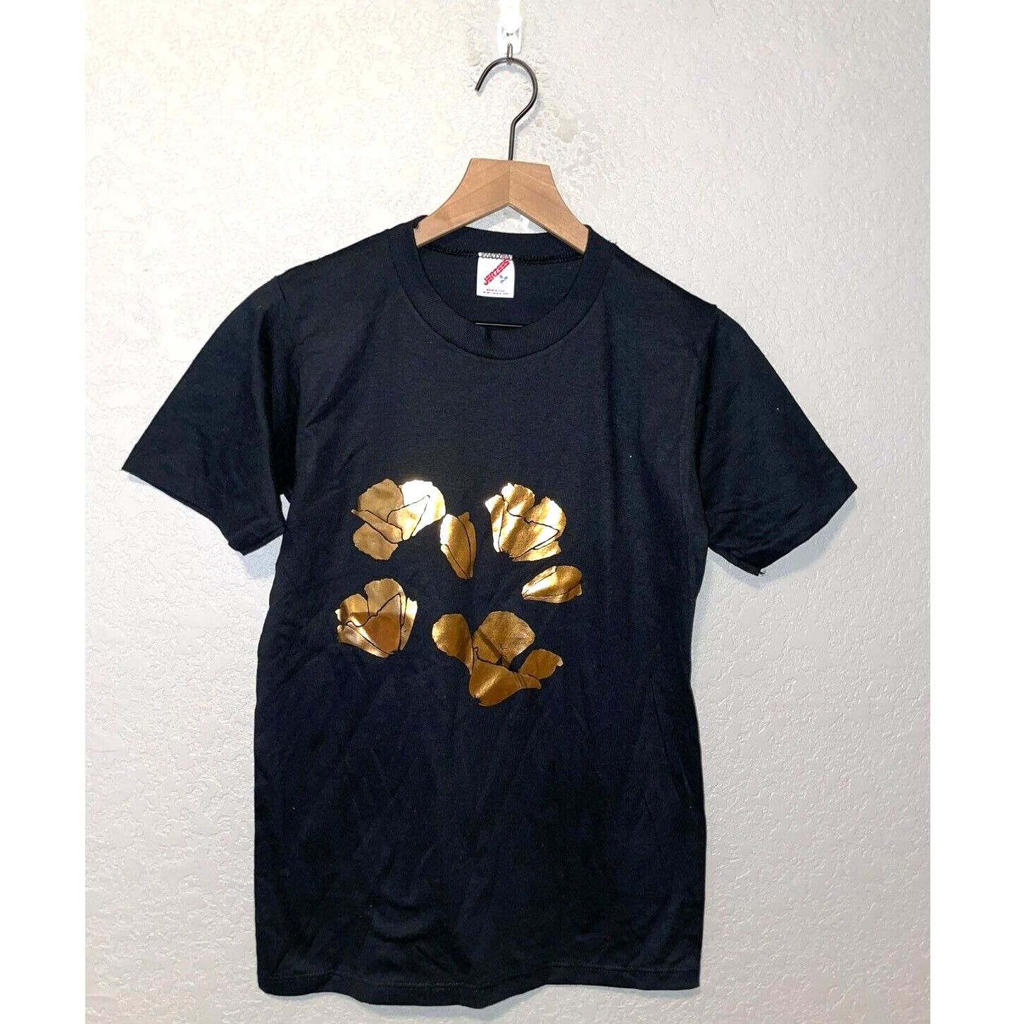 Jerzees Vintage Flower Gold Rose Pedal Spring Graphic S Black Shirt Size US S / EU 44-46 / 1 - 1 Thumbnail