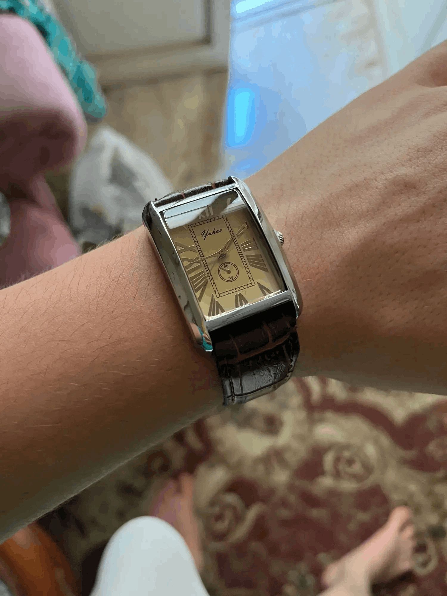Vintage Vintage 90s vintage retro luxury style gold leather watch Size ONE SIZE - 1 Thumbnail