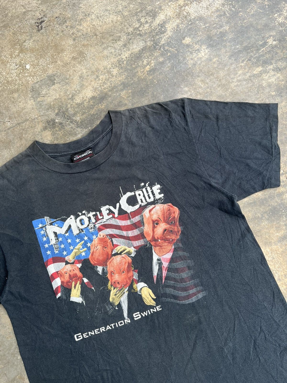 Band Tees (L) Vintage 1997 Motley Crue Generation Swine Pig Band Tees Size US L / EU 52-54 / 3 - 4 Thumbnail