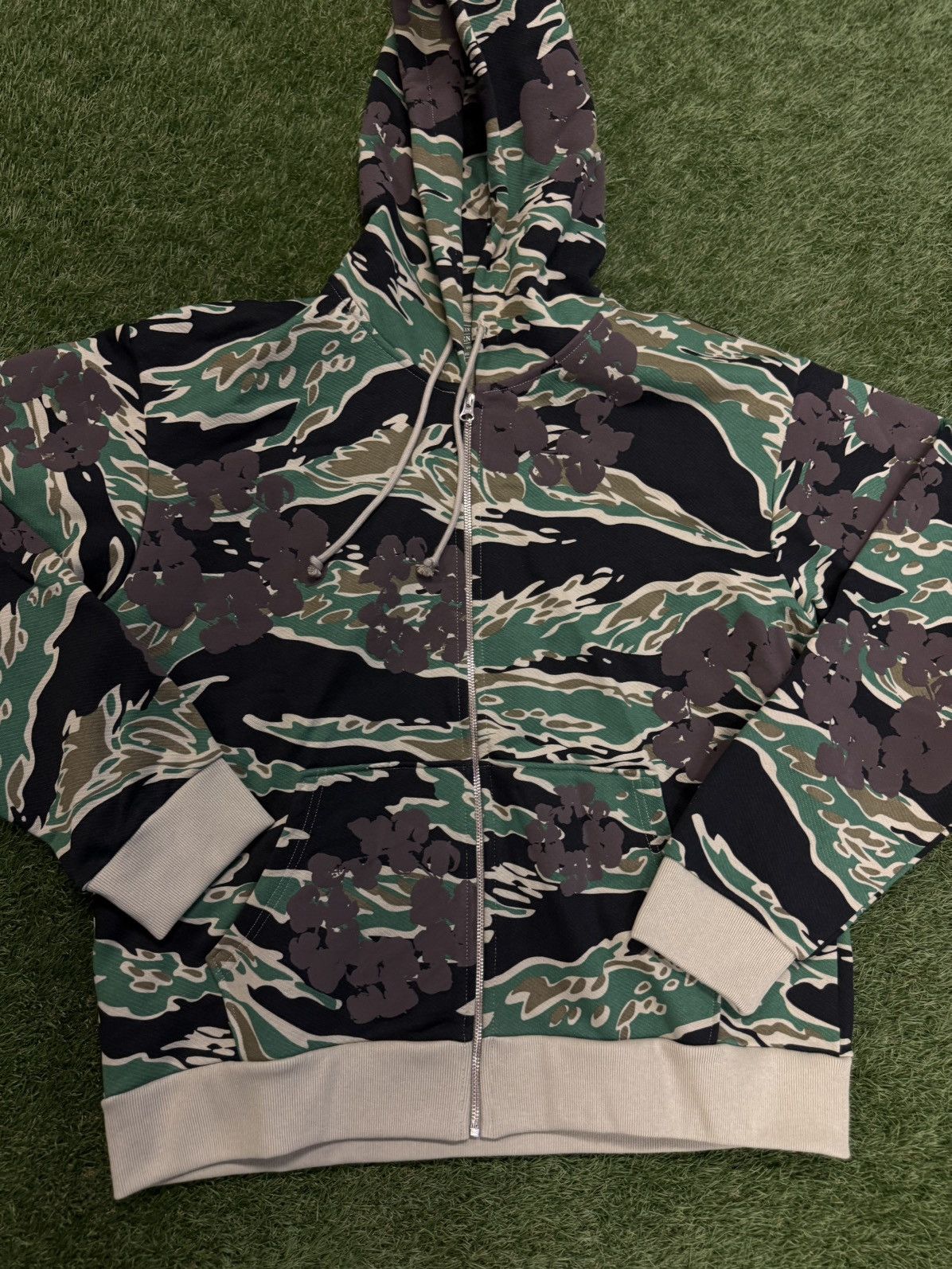 DENIM TEARS Denim Tears Green Camo Cotton Wreath Zip Up Size Large (NEW) Size US L / EU 52-54 / 3 - 5 Thumbnail