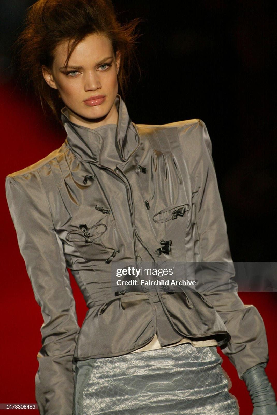 Yves Saint Laurent F/W 2004 Yves Saint Laurent by Tom Ford RUNWAY Pagoda Silk Size L / US 10 / IT 46 - 3 Thumbnail