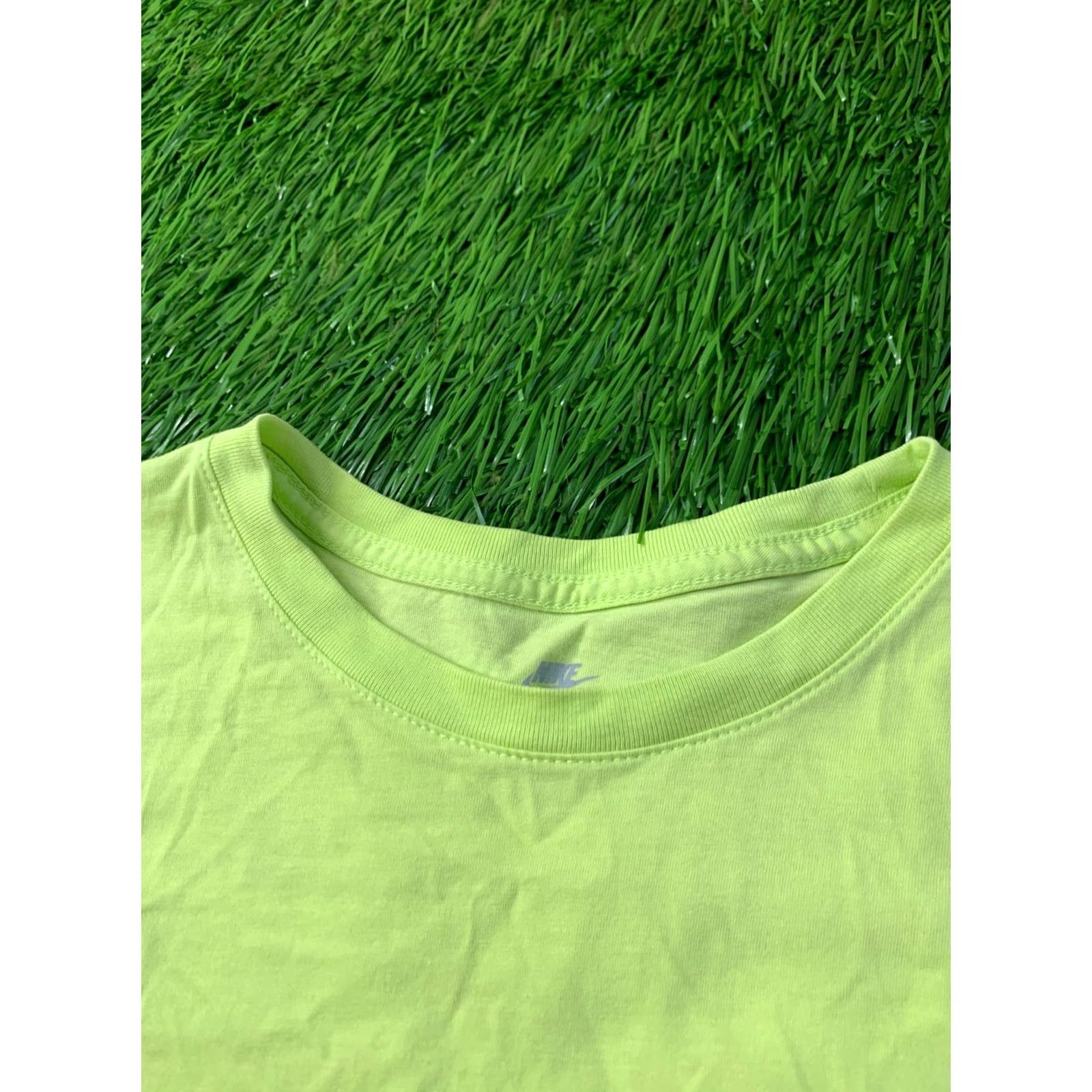 Nike Nike Air Max The Nike Tee Shirt Long Sleeve Neon Size M Men T-Shirt Jersey 100% Cotton Logo Graphic Print Summer Casual JSID DJ1379-736 Size US M / EU 48-50 / 2 - 5 Thumbnail
