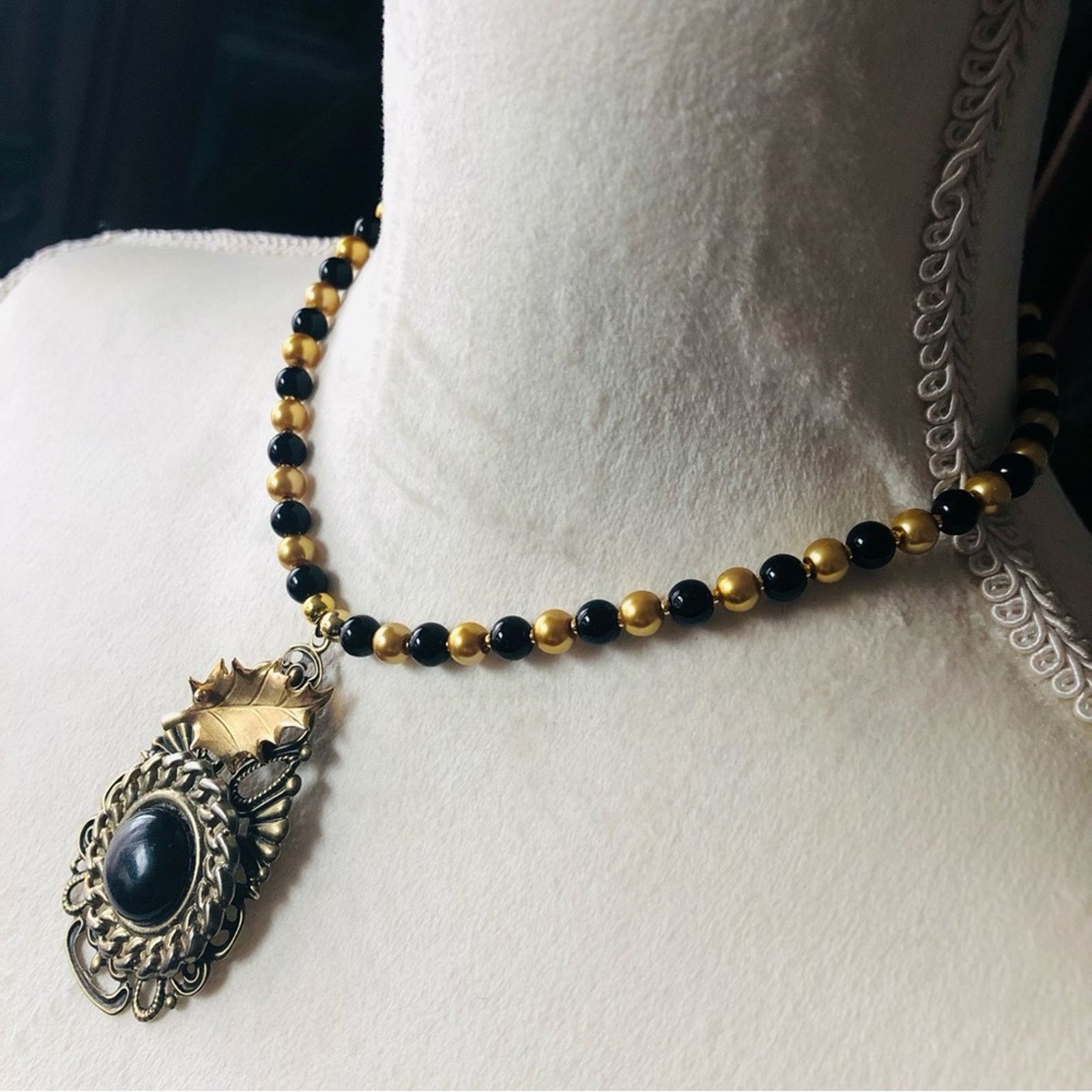 Handmade Handcrafted repurpose leaf medallion filigree Pearl necklace Size ONE SIZE - 4 Thumbnail