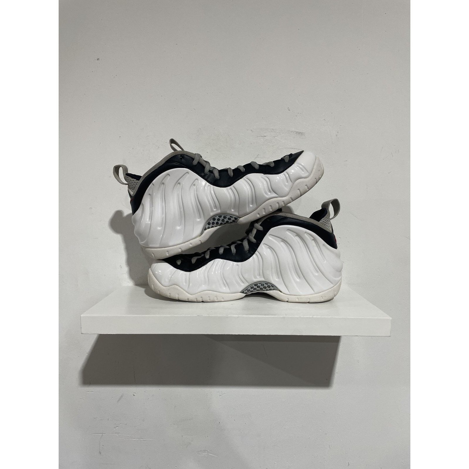 Nike NIKE AIR FOAMPOSITE PRO WHITE BLACK UNI RED SIZE 9.5 Size US 9.5 / EU 42-43 - 2 Thumbnail