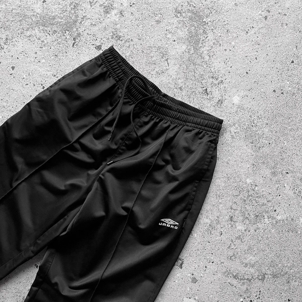 Umbro × Vintage Umbro Mens Black Vintage 90s Track Pants Y2K Small Logo Size US 32 / EU 48 - 4 Thumbnail