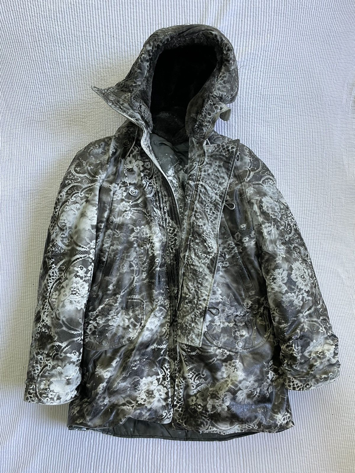 Handmade Heavy Parka in Floral Noir Size US L / EU 52-54 / 3 - 1 Thumbnail