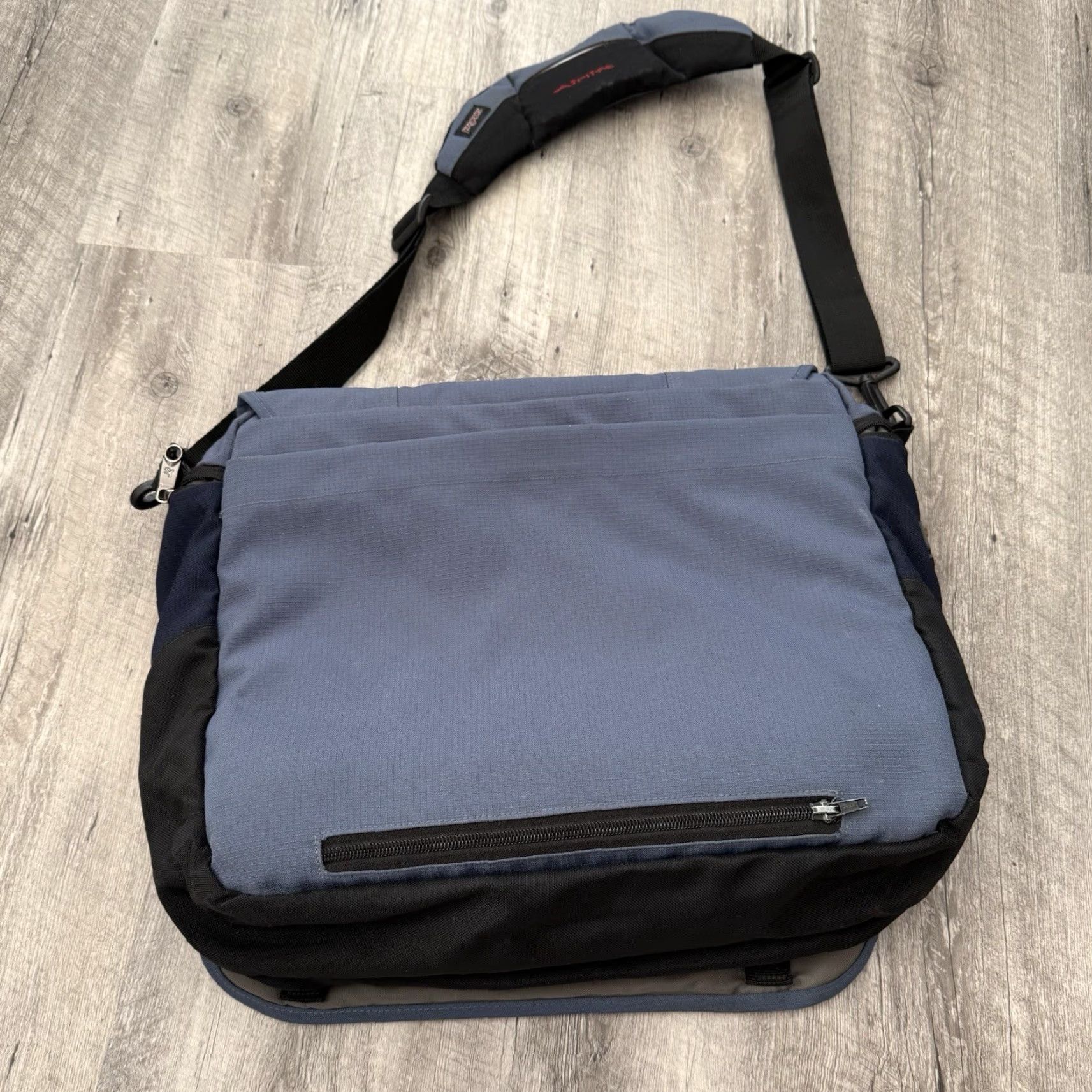Jansport Jansport Messenger Bag Colorblock Nylon Polyester Laptop Sleeve Zip Crossbody Strap Large Multicolor Men City College Travel Casual Business Mens Bags Size ONE SIZE - 2 Thumbnail