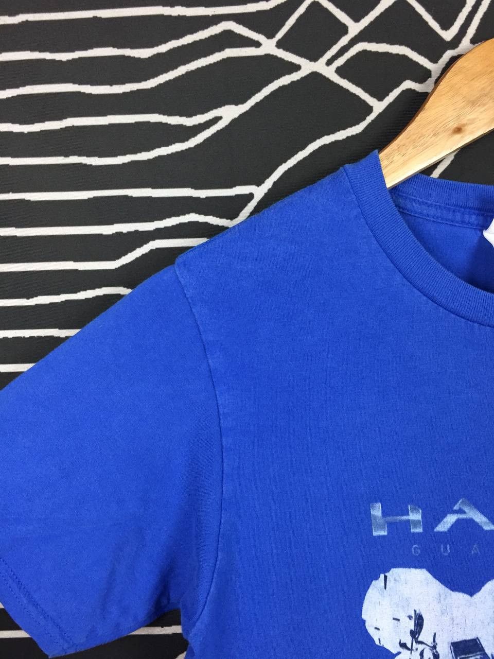 Halo × Microsoft × The Game Halo 5: Guardians Microsoft Studios Xbox One Game Promo Tee Size US XS / EU 42 / 0 - 6 Thumbnail