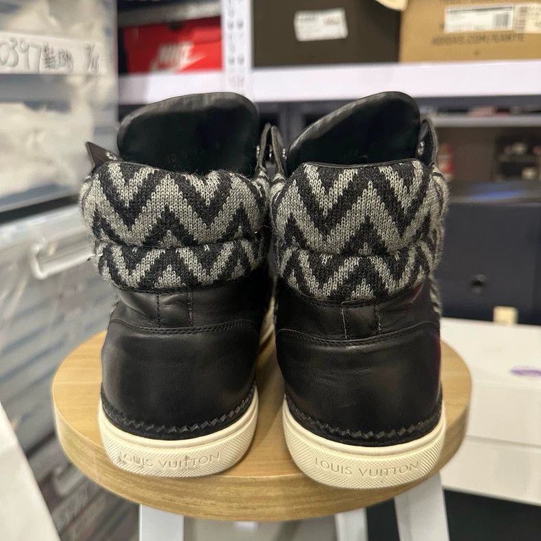 Louis Vuitton Louis Vuitton LV Sneaker Wool Material Size 42-2506 Size US 9 / EU 42 - 4 Thumbnail
