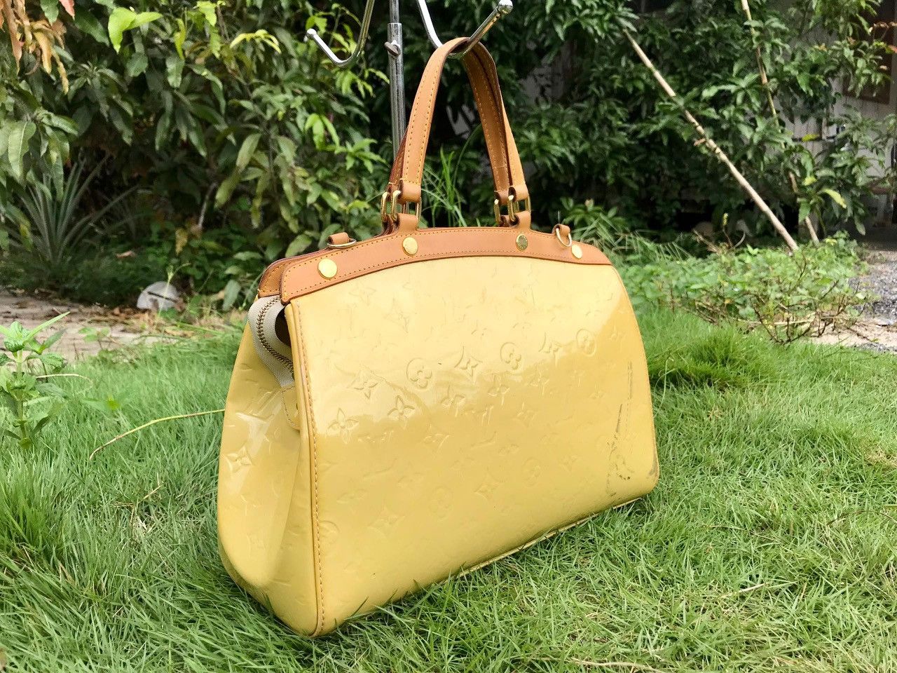 Louis Vuitton Authentic Louis Vuitton Monogram Vernis Leather Brea MM Bag Size ONE SIZE - 3 Thumbnail