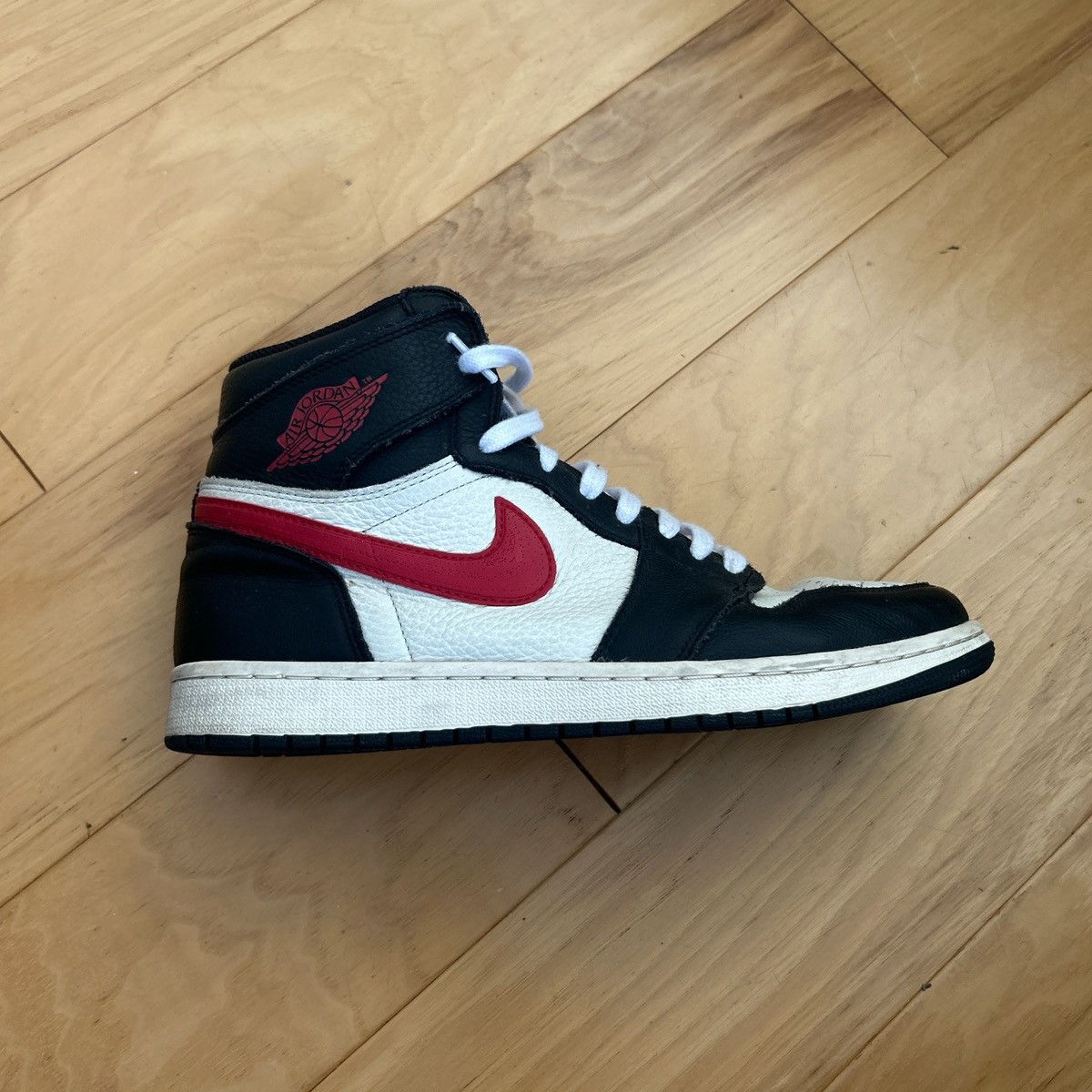 Jordan Brand × Nike Jordan 1 high “sports illustrated” Size US 11 / EU 44 - 1 Thumbnail