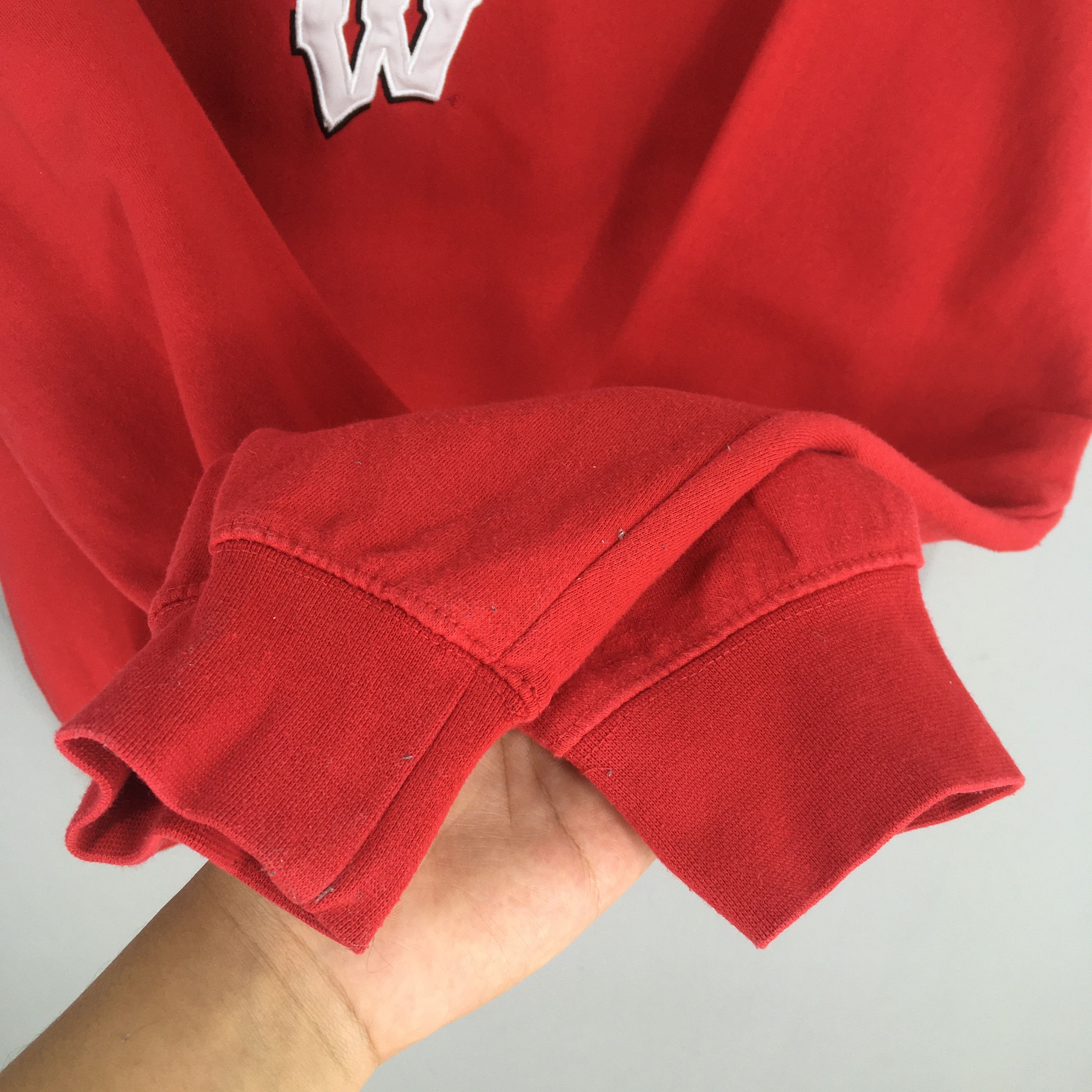 NCAA Vintage Wisconsin Badgers Ncaa Football Sweatshirt XLarge Size US XL / EU 56 / 4 - 4 Thumbnail